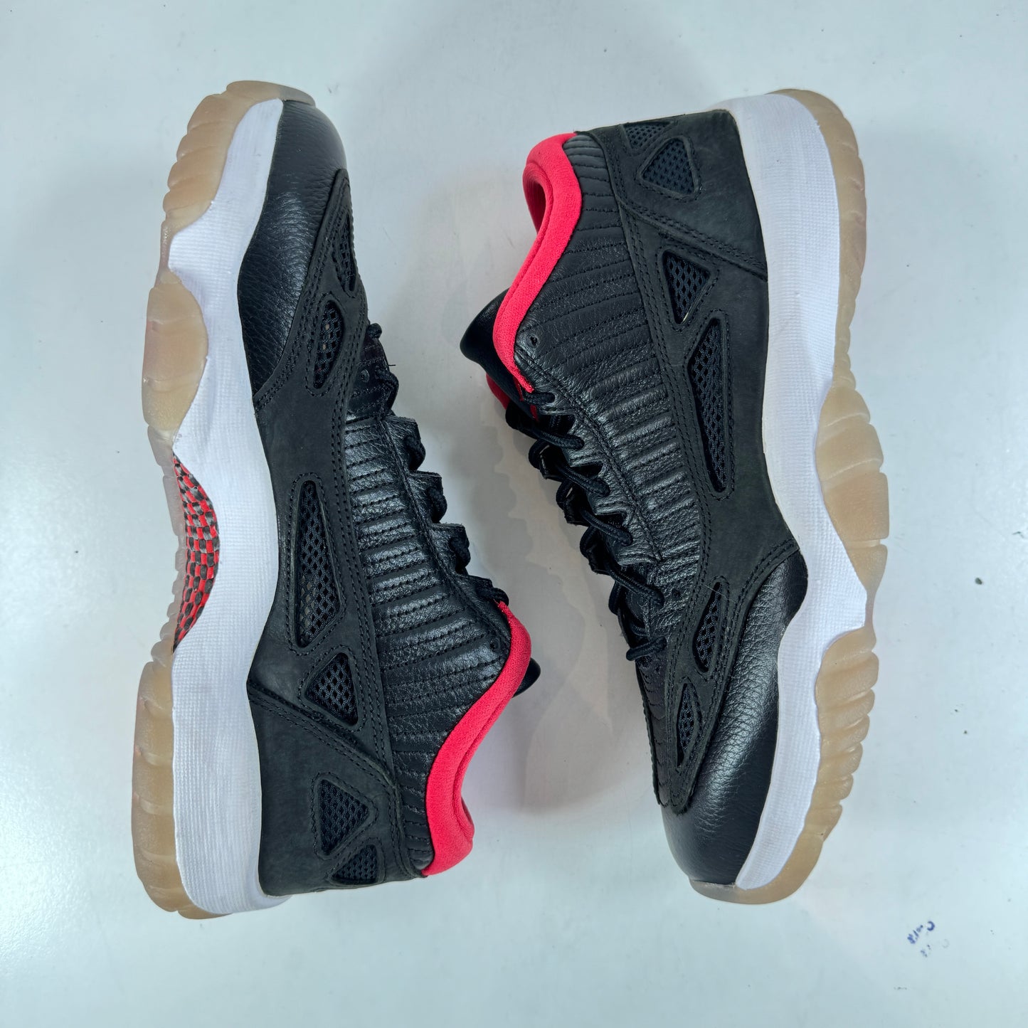 919712 023 Jordan 11 Retro Low IE Bred (2021) - 9 M (Used) (No Box)