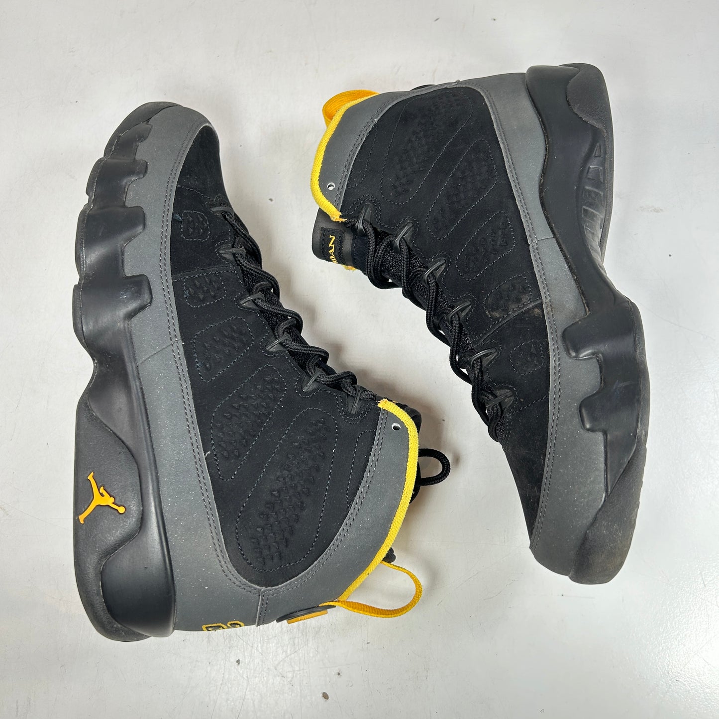 CT8019 070 Jordan 9 Retro Dark Charcoal Universidad Oro