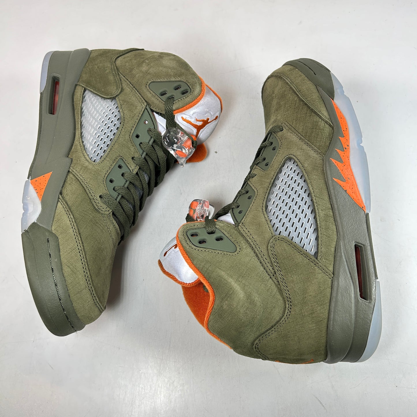 DD0587 308 Jordan 5 Retro Olive (2024) [USED] - 9.5 M (Used)