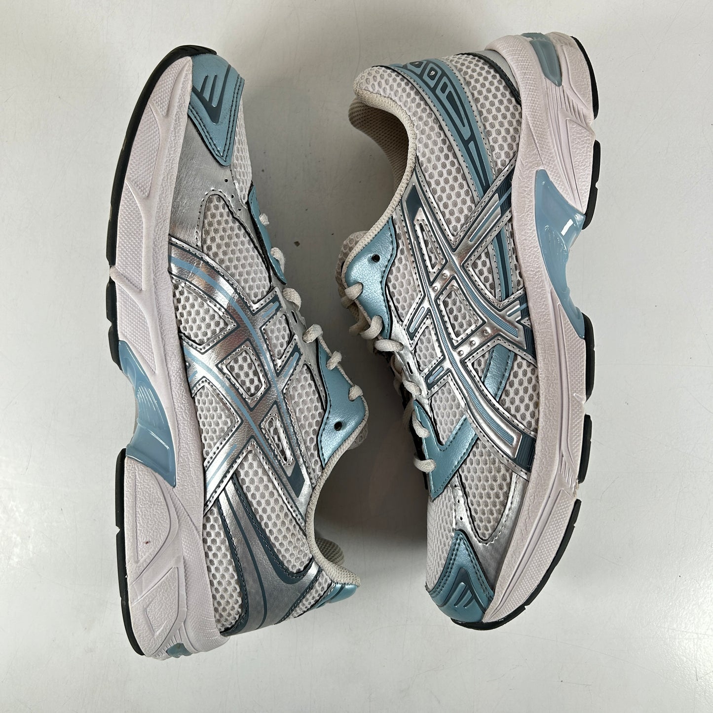 1201A256 116 ASICS Gel-1130 White Shark Skin [USED] - 8.5 M (Used)