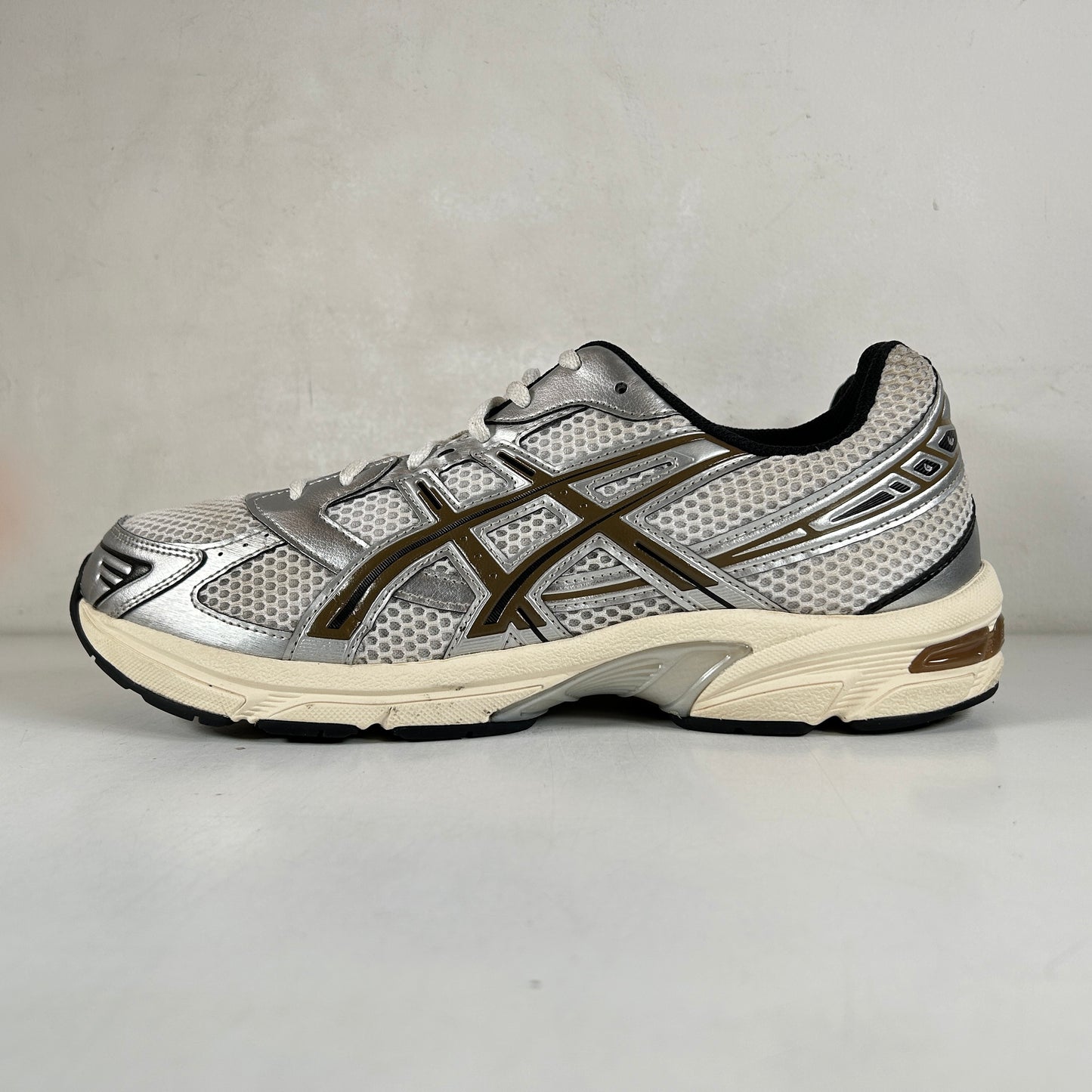 1201A256 113 ASICS Gel-1130 White Clay Canyon [USED] - 11 M (Used3)