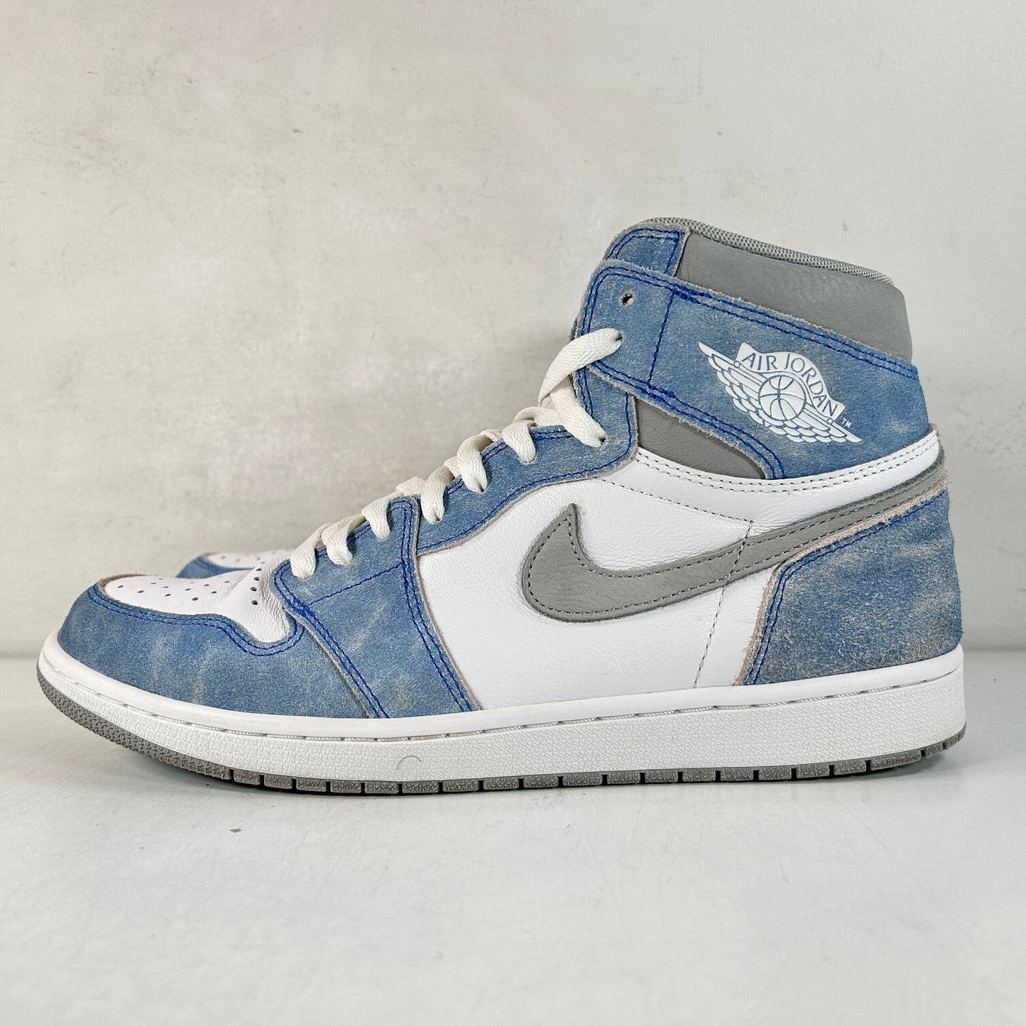 555088 402 Jordan 1 Hyper Royal [USED] - 11 M (Used)