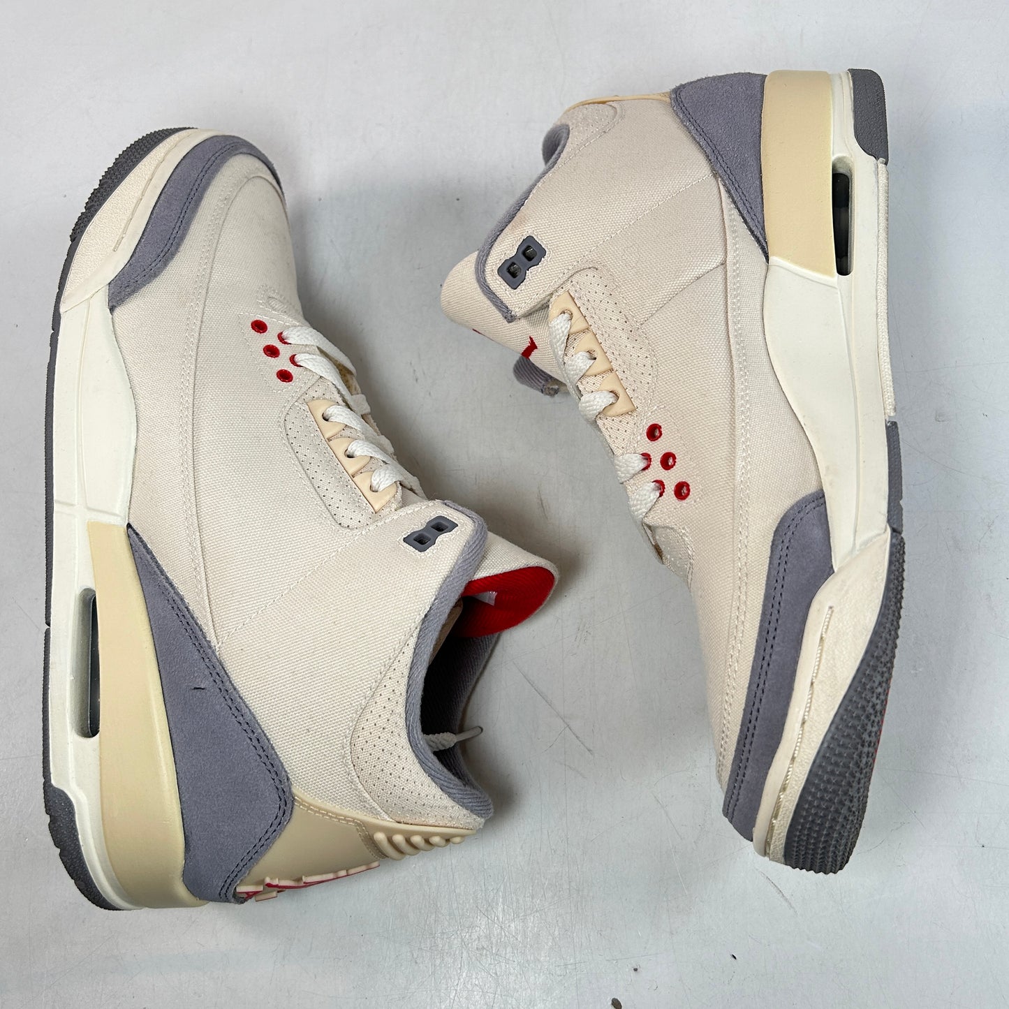 DH7139 100 Jordan 3 Retro Muslin [USED] - 9.5 M (Used)