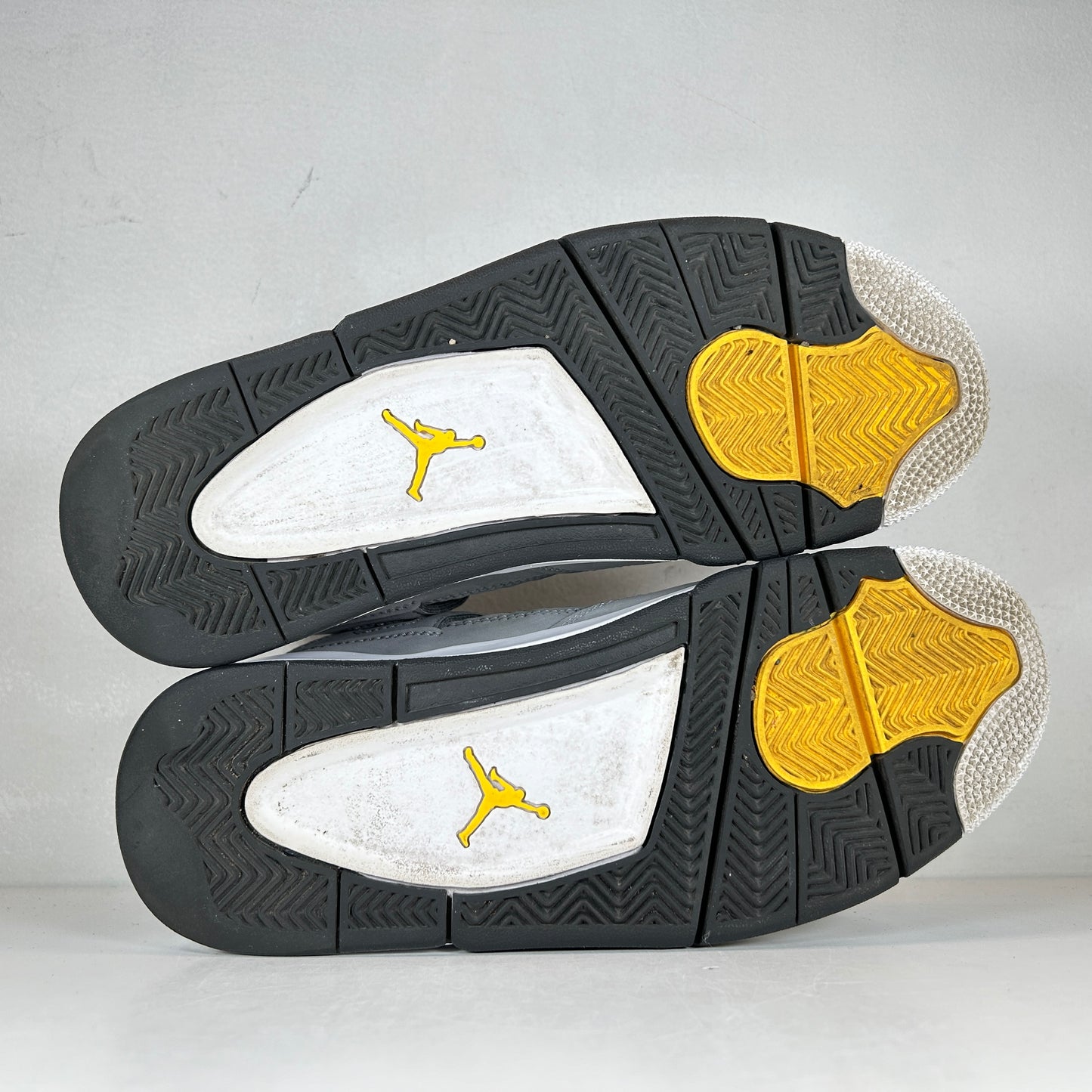 308497 007 Jordan 4 Retro Cool Grey (2019) [USED] - 8 M (Used)