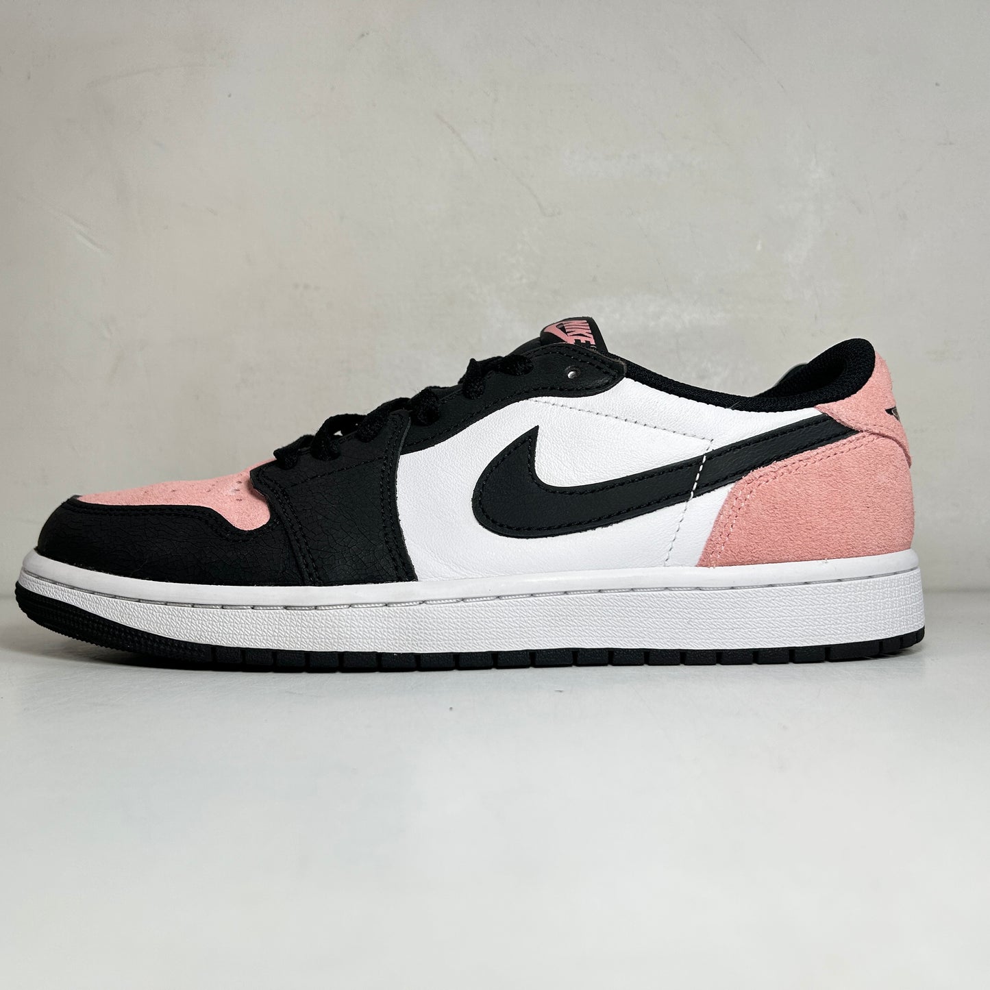 CZ0790 061 Jordan 1 Low OG Bleached Coral [USED] - 10 M (Used)