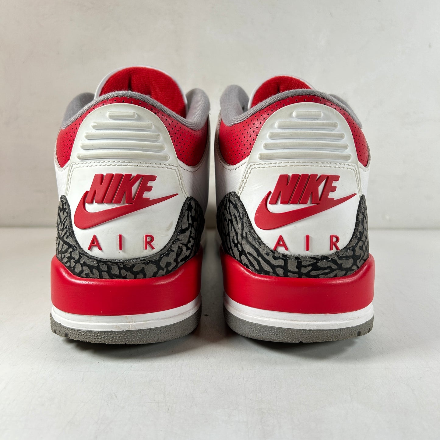 DN3707 160 Jordan 3 Retro Fire Red (2022) [USED] - 10.5 M (Used3)