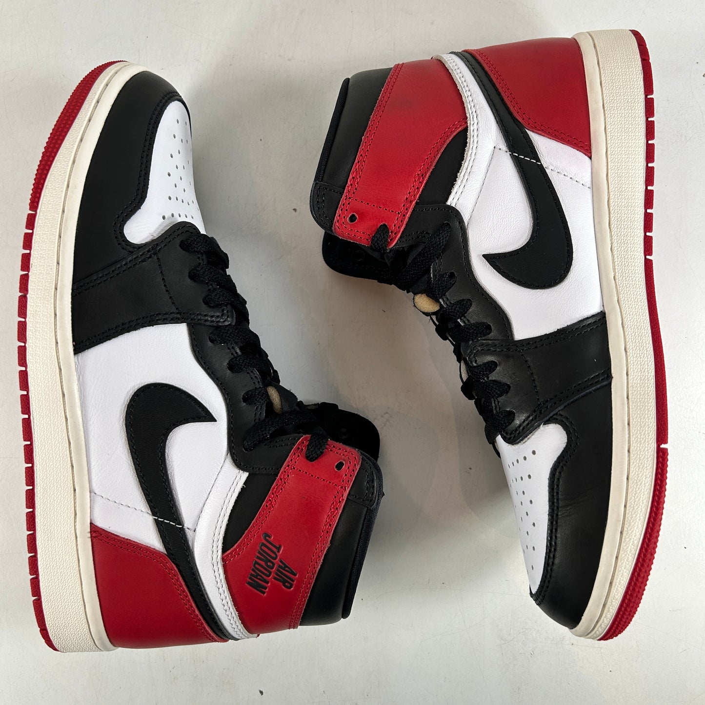 DZ5485 106 Air Jordan 1 High OG Black Toe Reimagined [USED] - 9 M (VNDS)