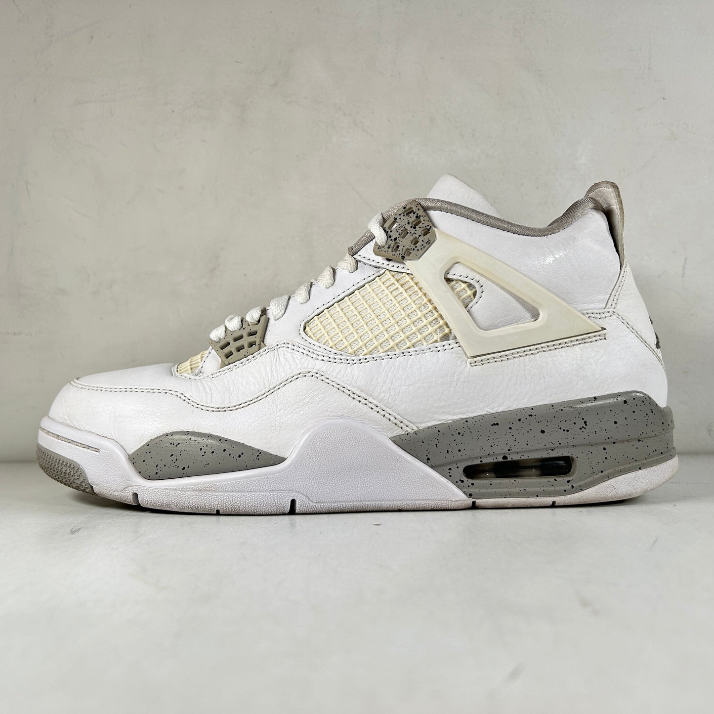 CT8527 100 Jordan 4 Retro White Oreo [USED] - 9.5 M (Used)