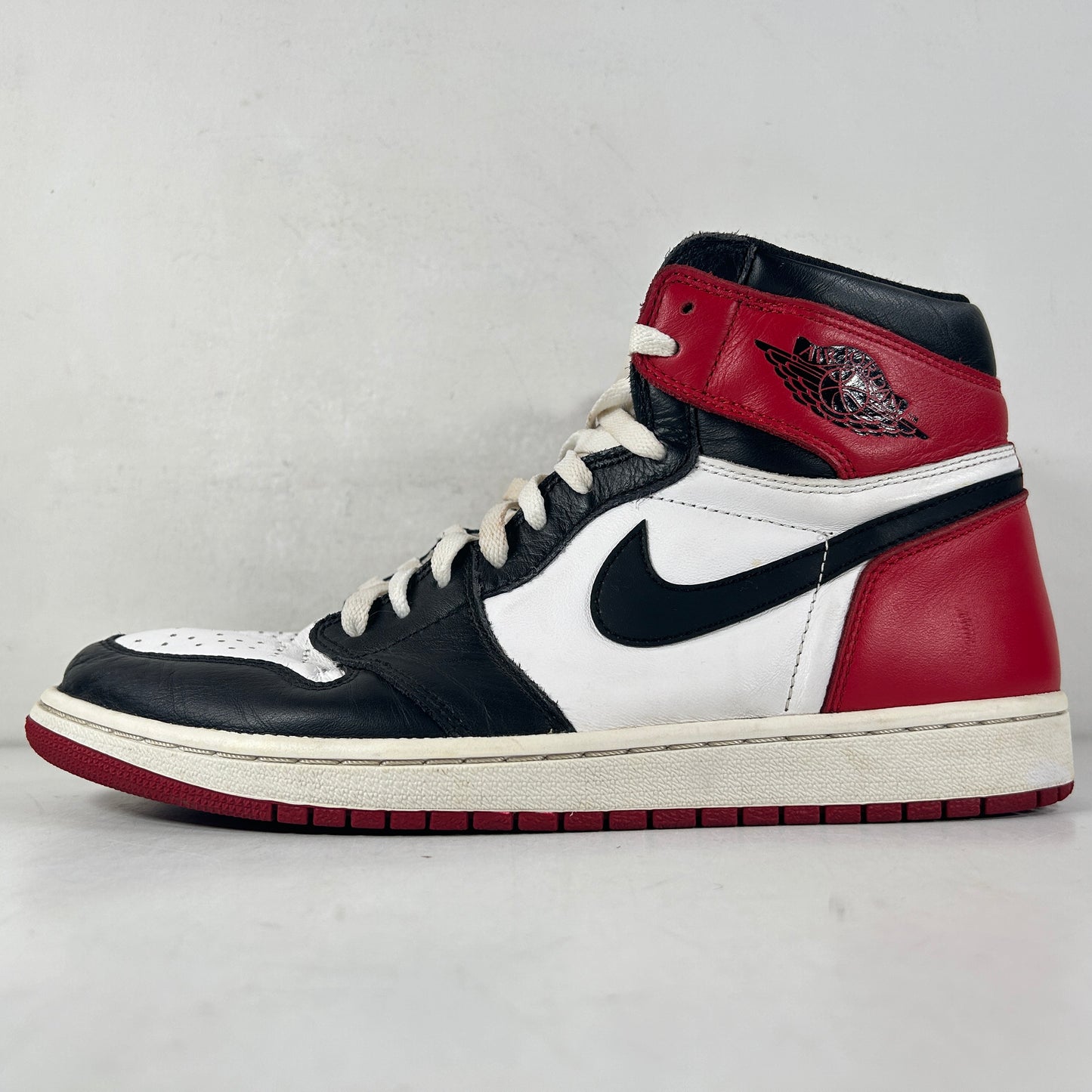 555088 125 Jordan 1 Retro Black Toe (2016) [USED] - 11 M (Used) (No Box)