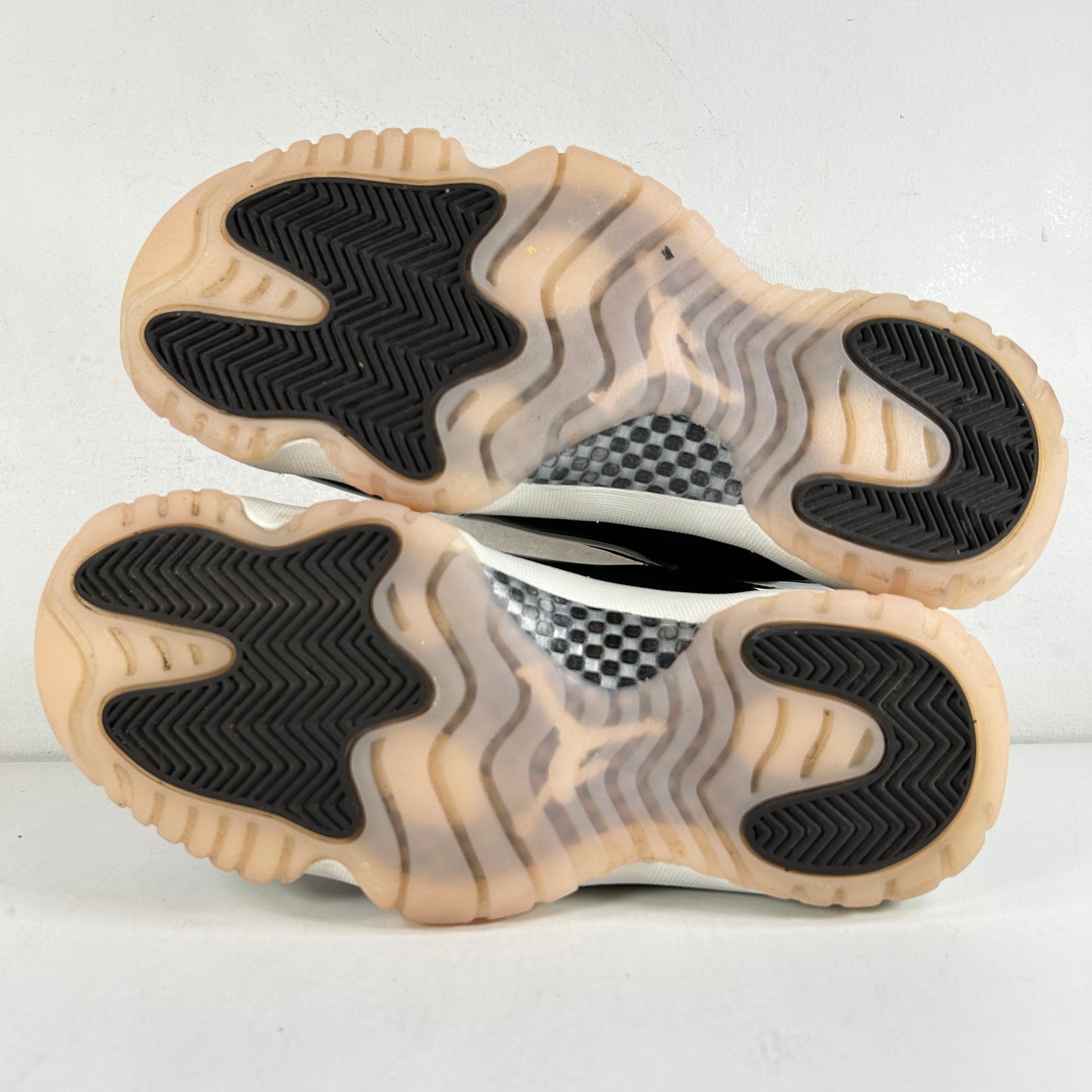 AR0715 101 Jordan 11 Retro Neapolitan (Women's) [USED] - 7 W (Used)