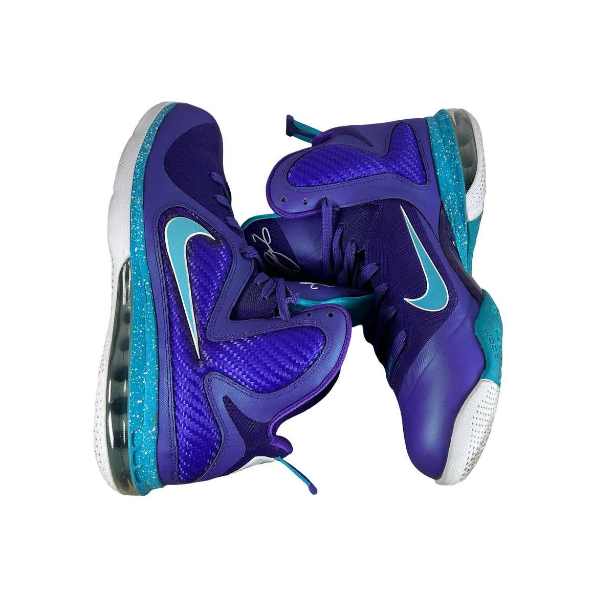 469764 500 Nike LeBron 9 Summit Lake Hornets [USED] - 10.5 M (Used)