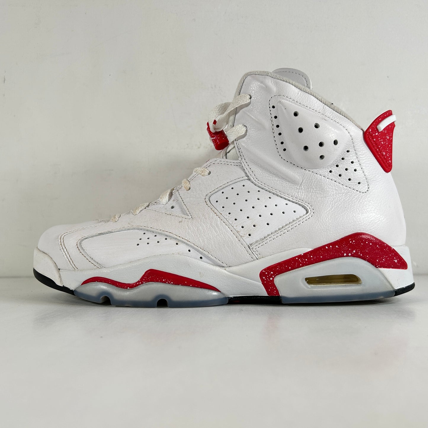 CT8529 162 Jordan 6 Retro Red Oreo [USED] - 10.5 M (Used)