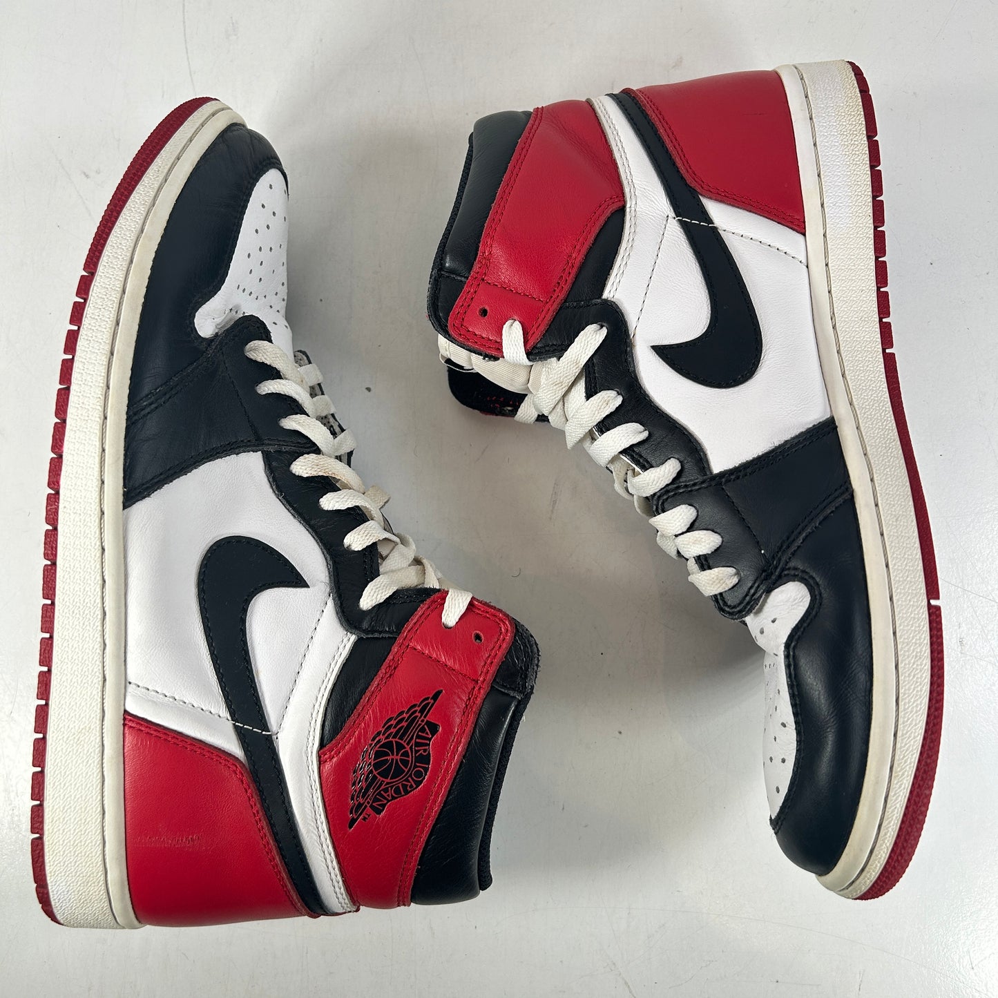 555088 125 Jordan 1 Retro Black Toe (2016) [USED] - 11 M (Used) (No Box)