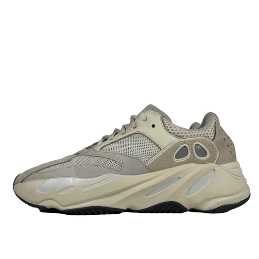 EG7596 adidas Yeezy Boost 700 Analógico