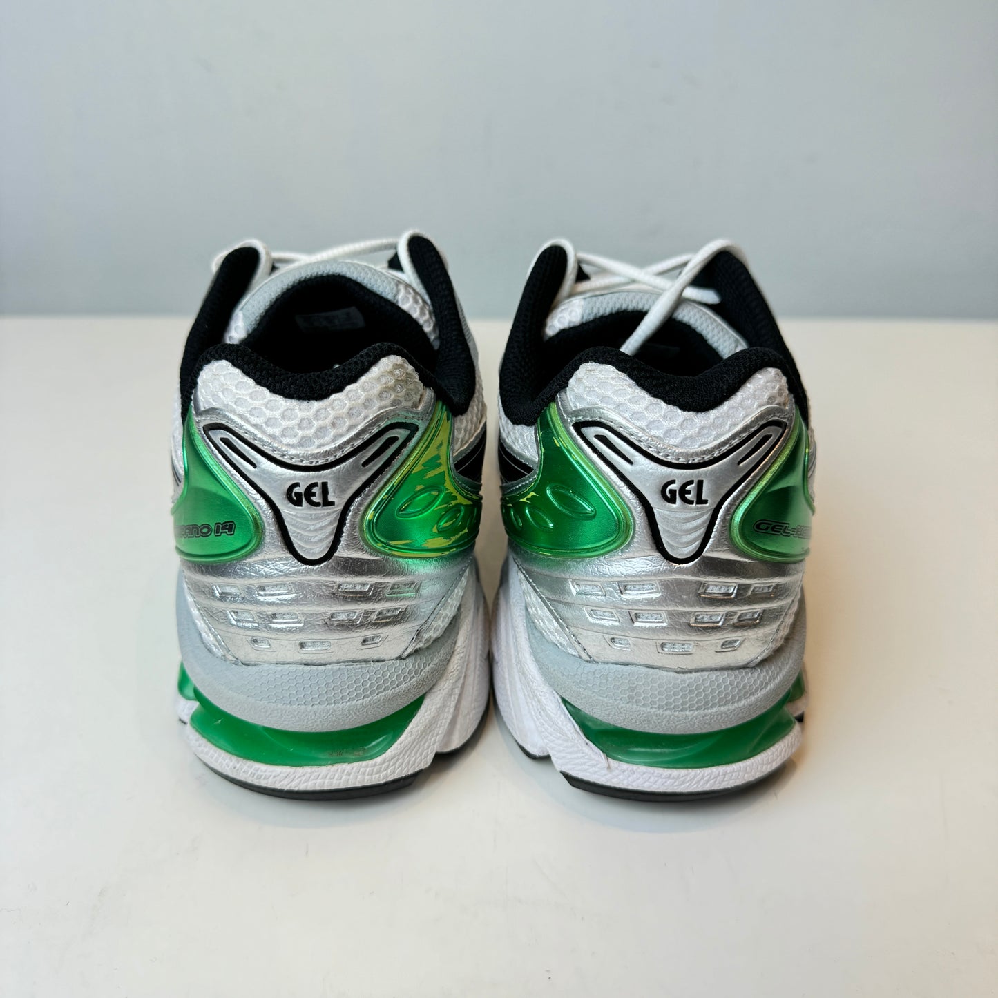 1201A019 110 ASICS Gel-Kayano 14 White Malachite Green [USED] - 9 M (Used)