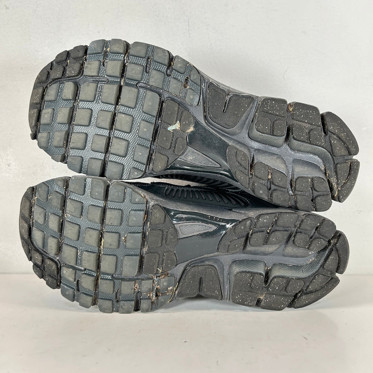 BV1358 002 Nike Zoom Vomero 5 Anthracite (2019/2023) [USED] - 8.5 M (Used)