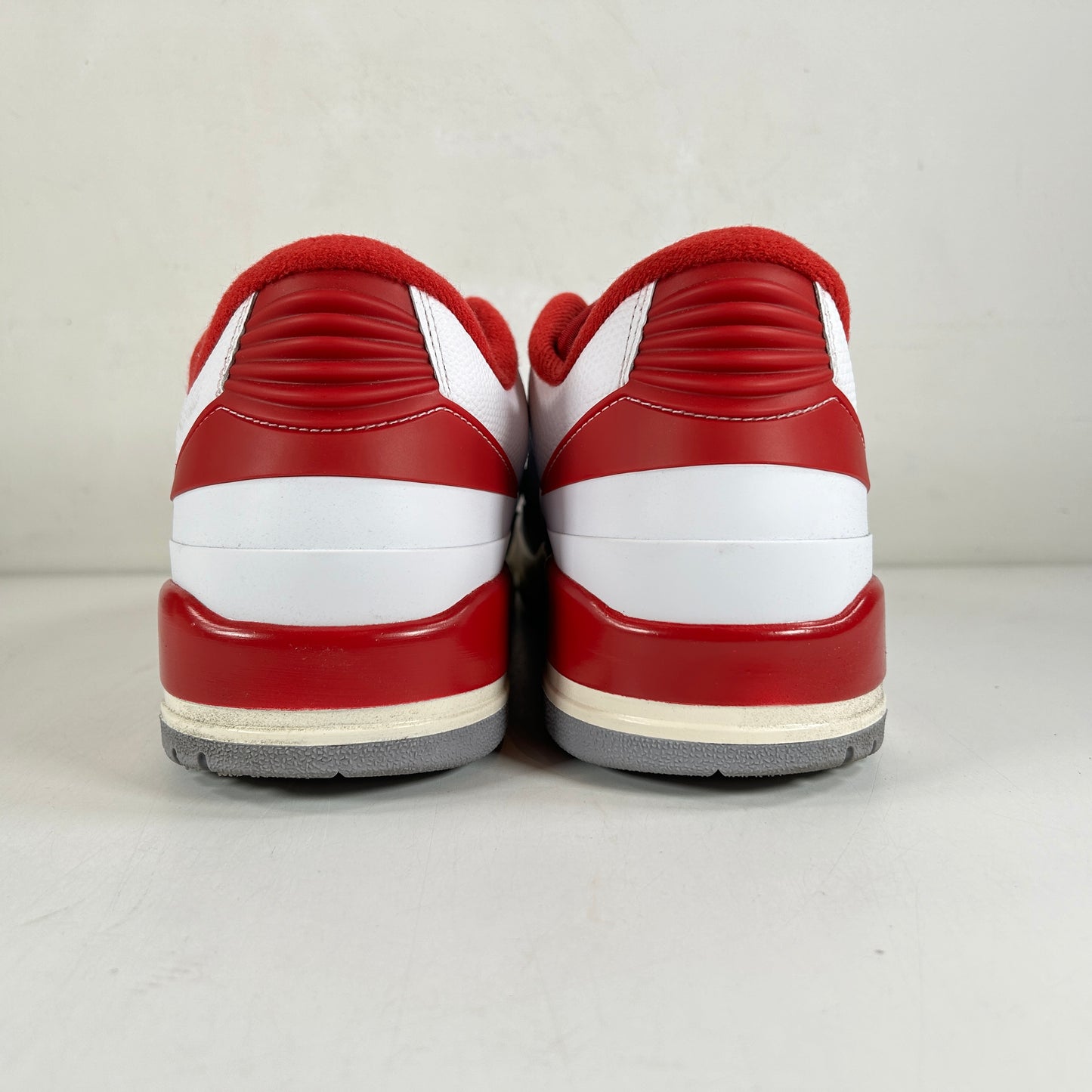 FD0383 161 Jordan 2/3 White Varsity Red [USED] - 13 M (Used)