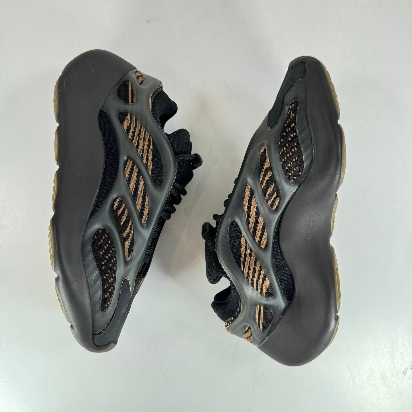 GY0189 adidas Yeezy 700 V3 Clay Brown [USED] - 4.5 M (Used)