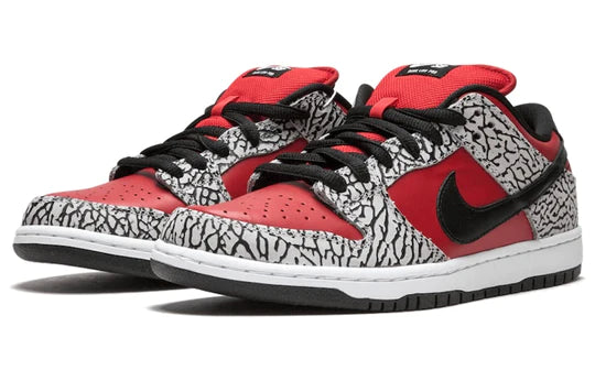 313170 600 Nike SB Dunk Low Supreme Red Cement