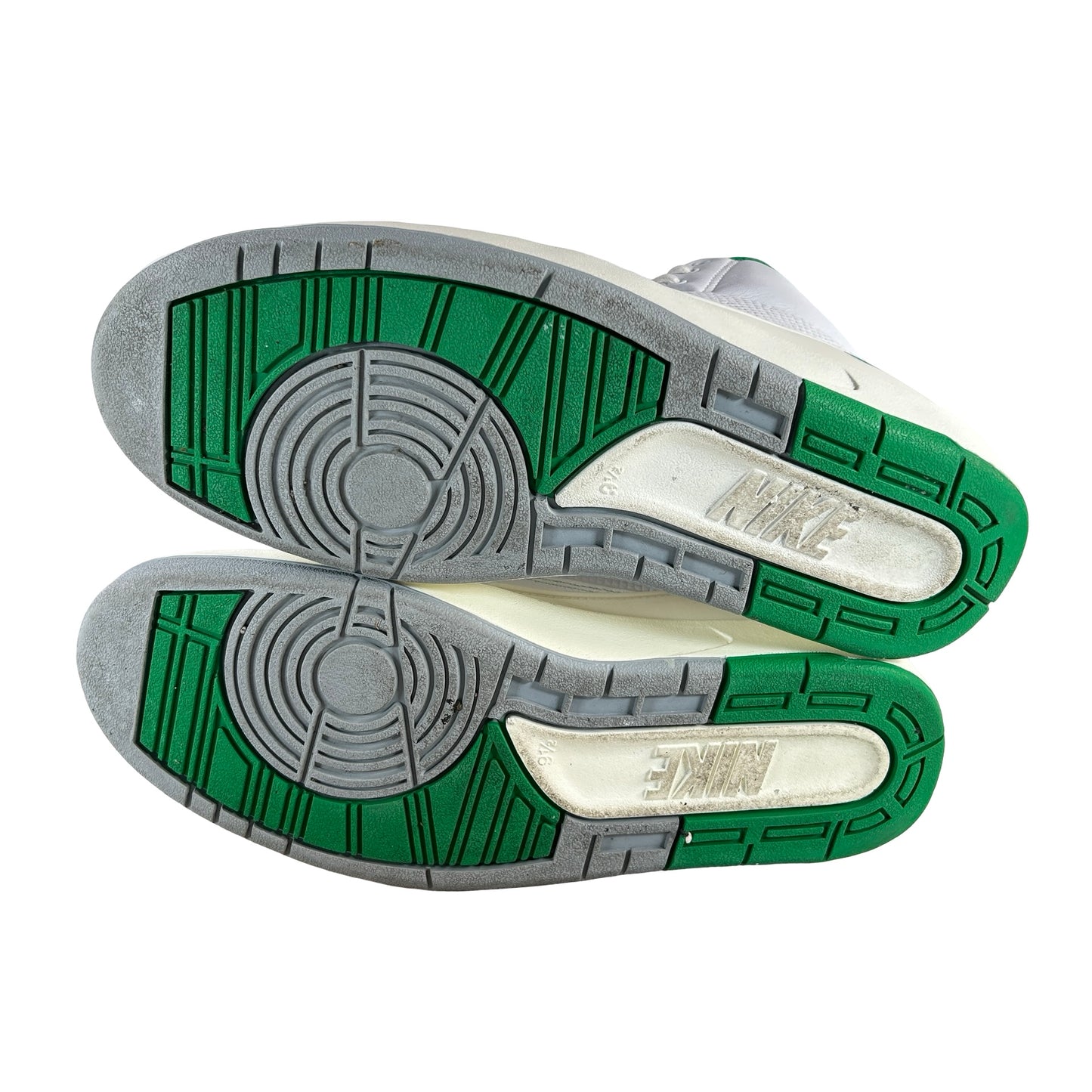 DR8884 103 Jordan 2 Retro Lucky Green - 9.5 M (Used2)