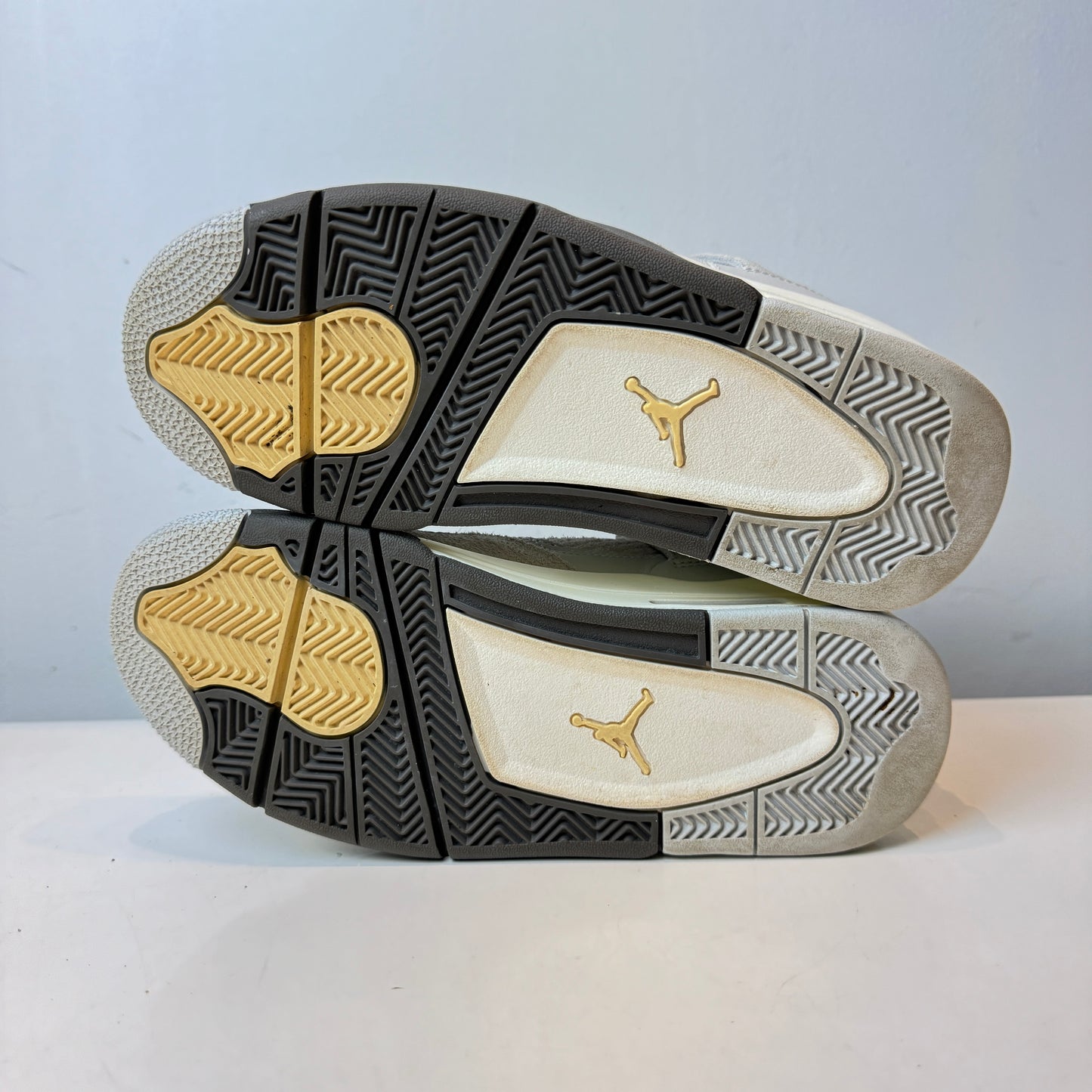DV2262 021 Jordan 4 Retro SE Craft Photon Dust (GS) [USED] - 6 Y (Used)