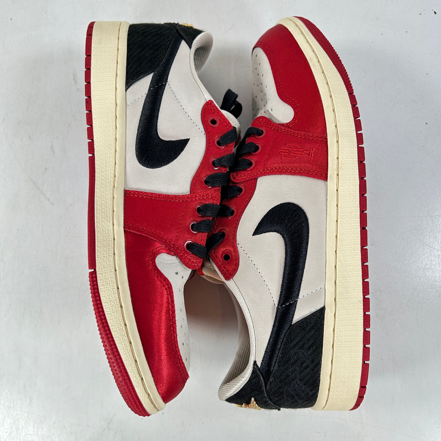 FN0432 100 Jordan 1 Retro Low OG Trophy Room Away [USED] - 9 M (Used)