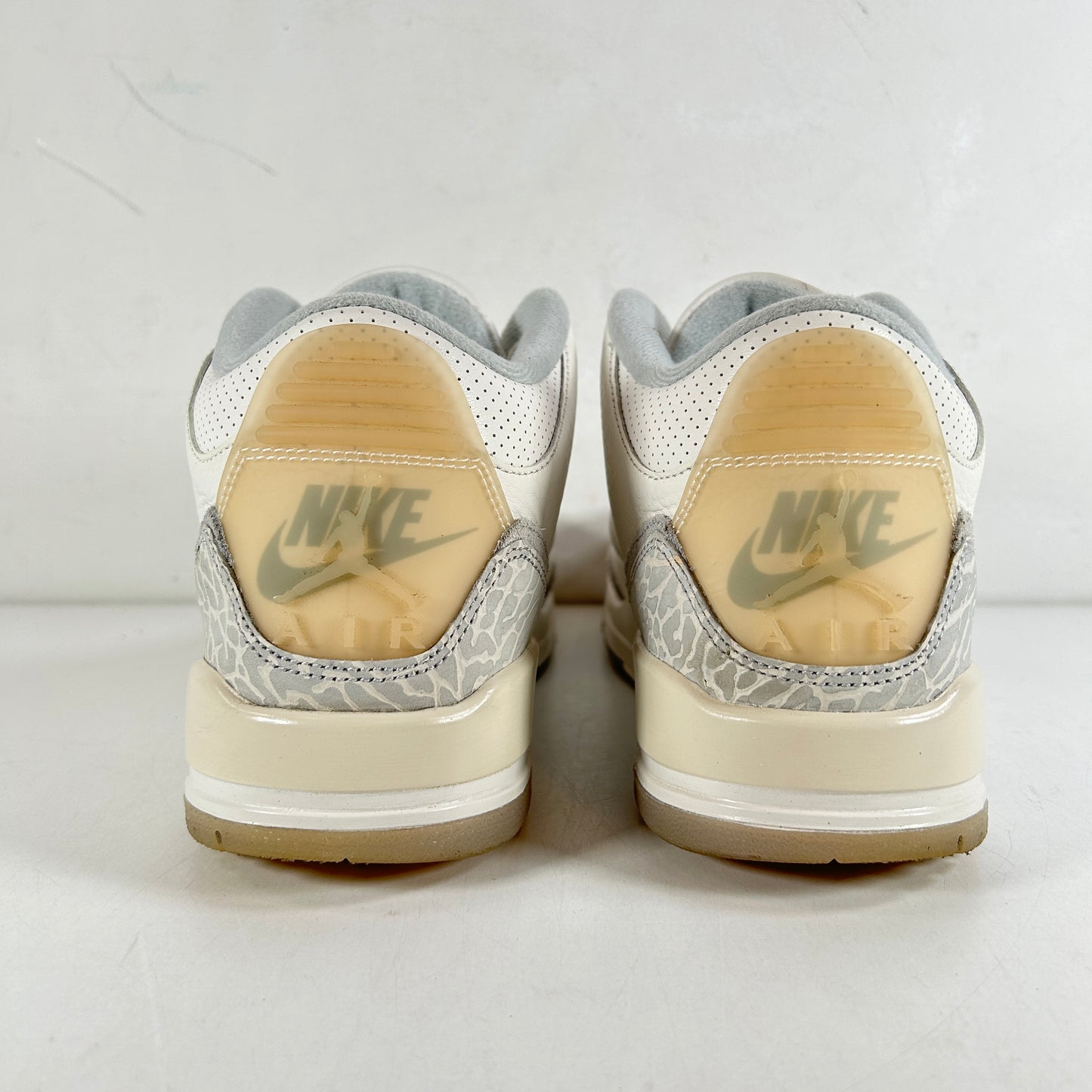 FJ9479 100 Jordan 3 Retro Craft Ivory [USED] - 8 M (Used)