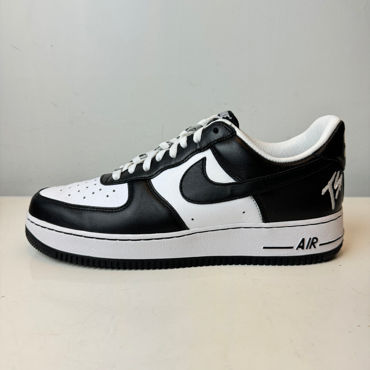 FJ5756 100 Nike Air Force 1 Low QS Terror Squad Blackout [USED] - 10 M (Used)