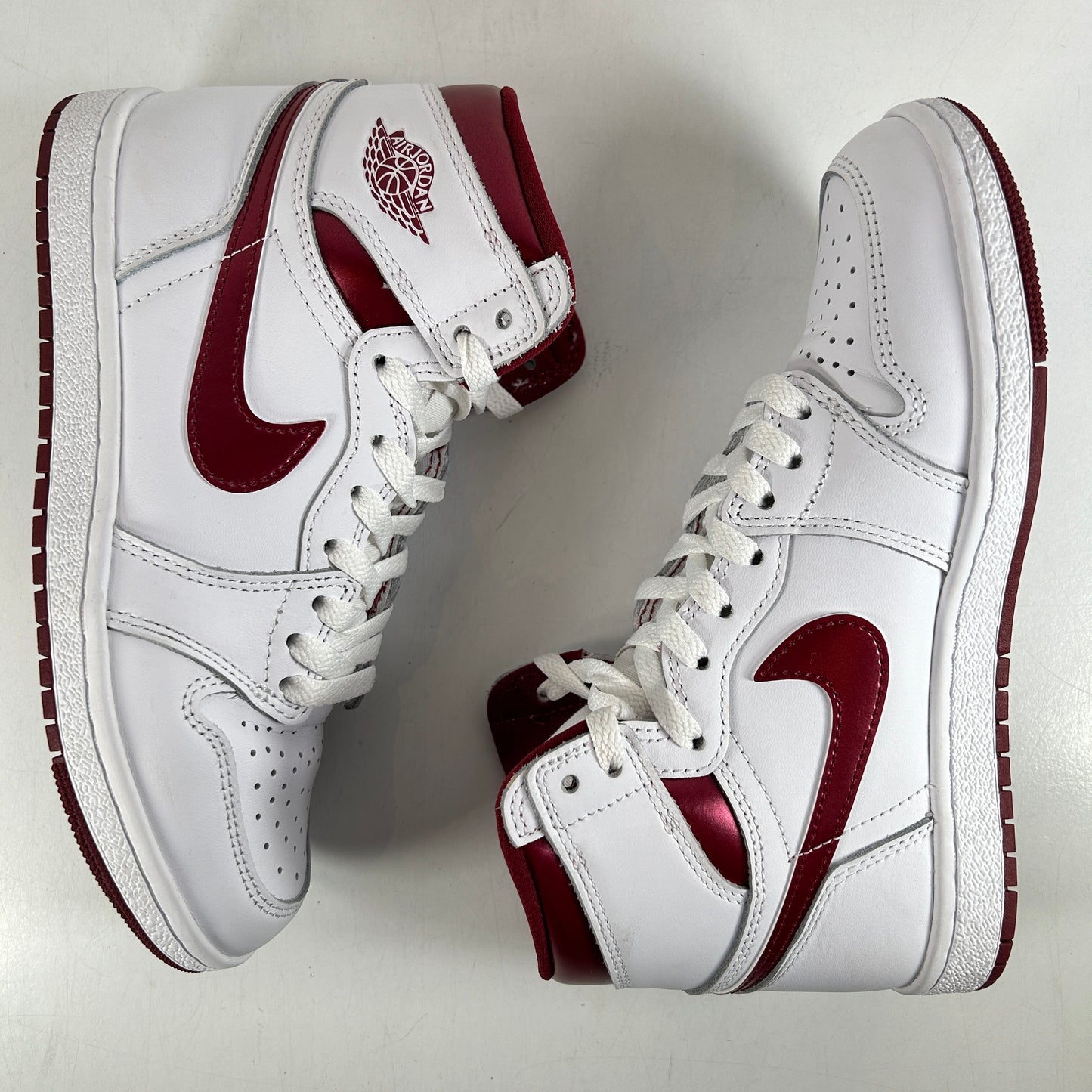 BQ4422 161 Jordan 1 Retro High 85 OG Metallic Burgundy [USED] - 5.5 M (Used)