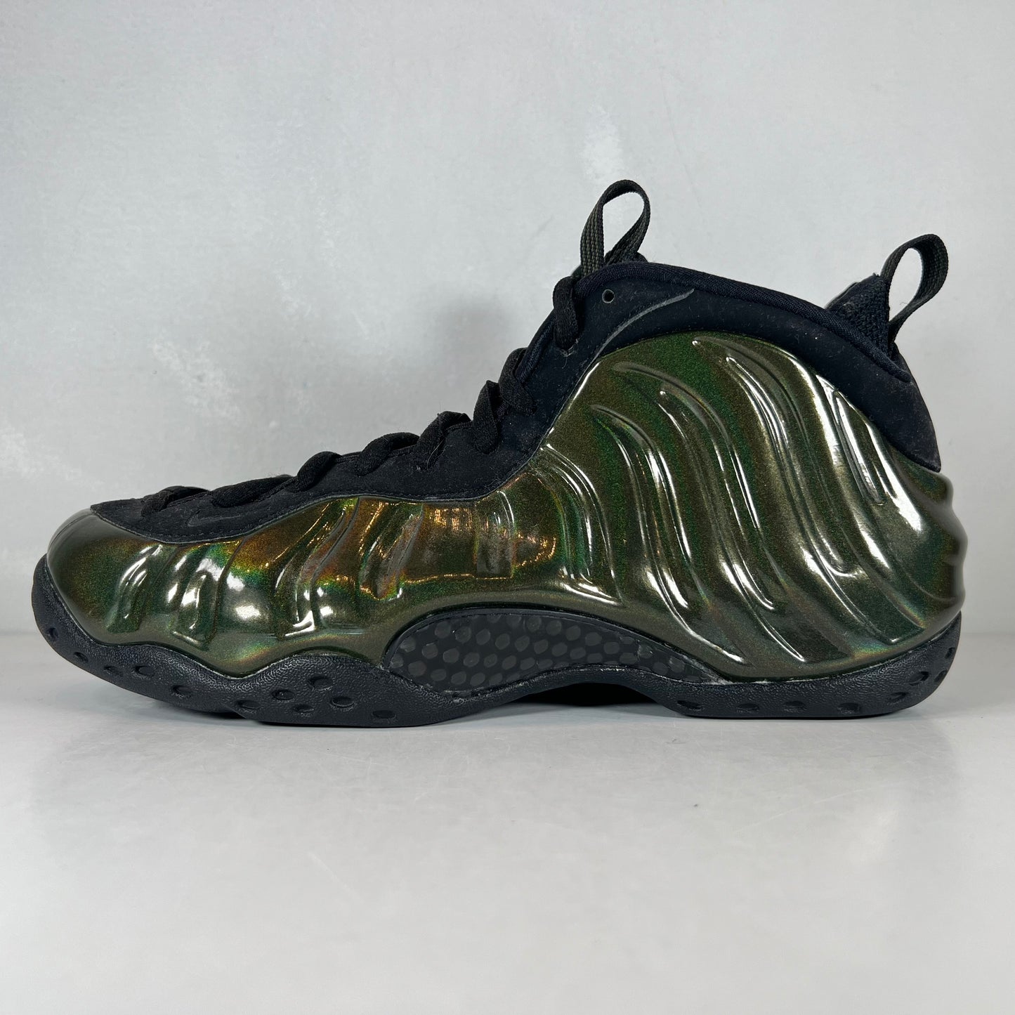 314996 301 Nike Air Foamposite One Legion Green [USED] - 9.5 M (Used)