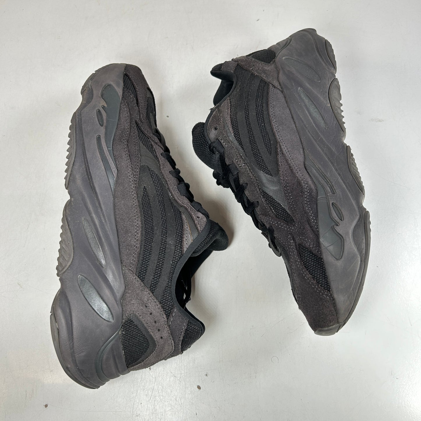 FU6684 Adidas Yeezy Boost 700 V2 Vanta [USED] - 10 M (Used)