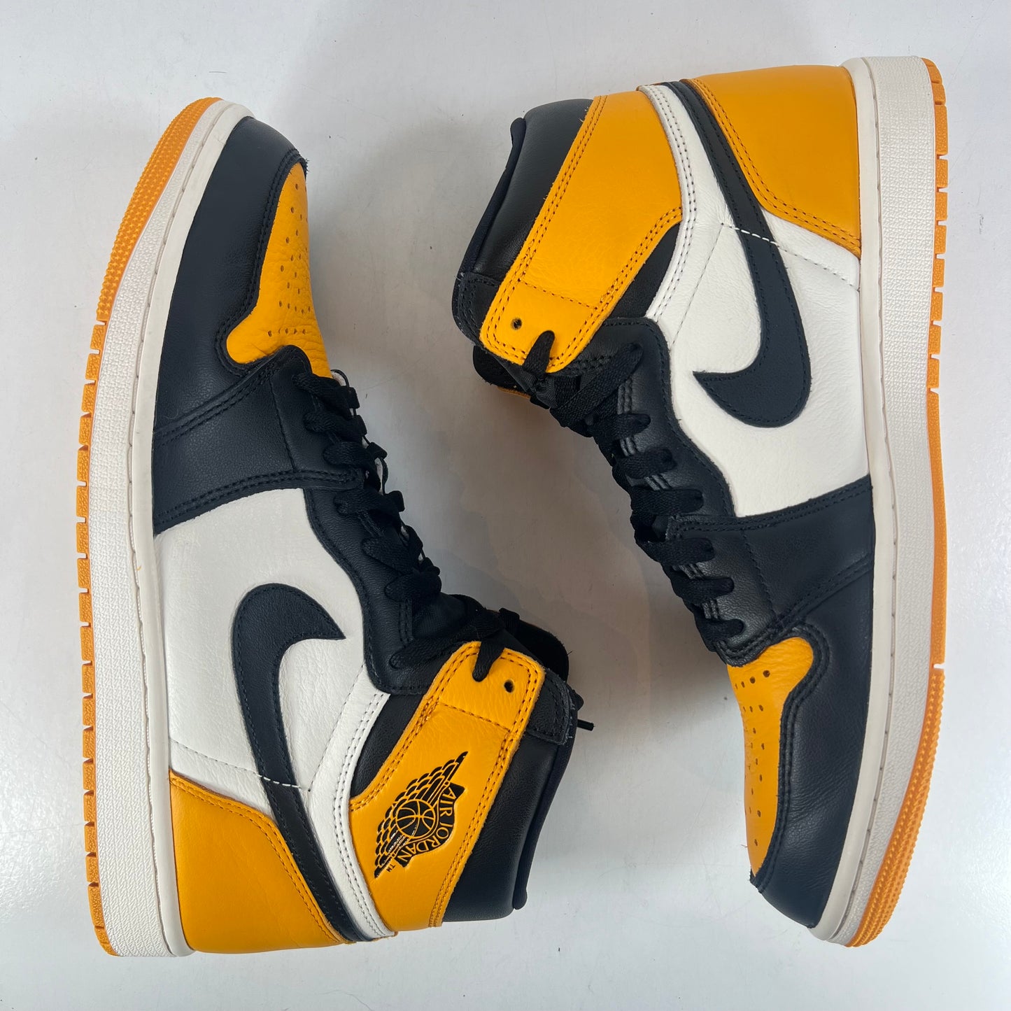555088 711 Jordan 1 Retro High OG Punta amarilla