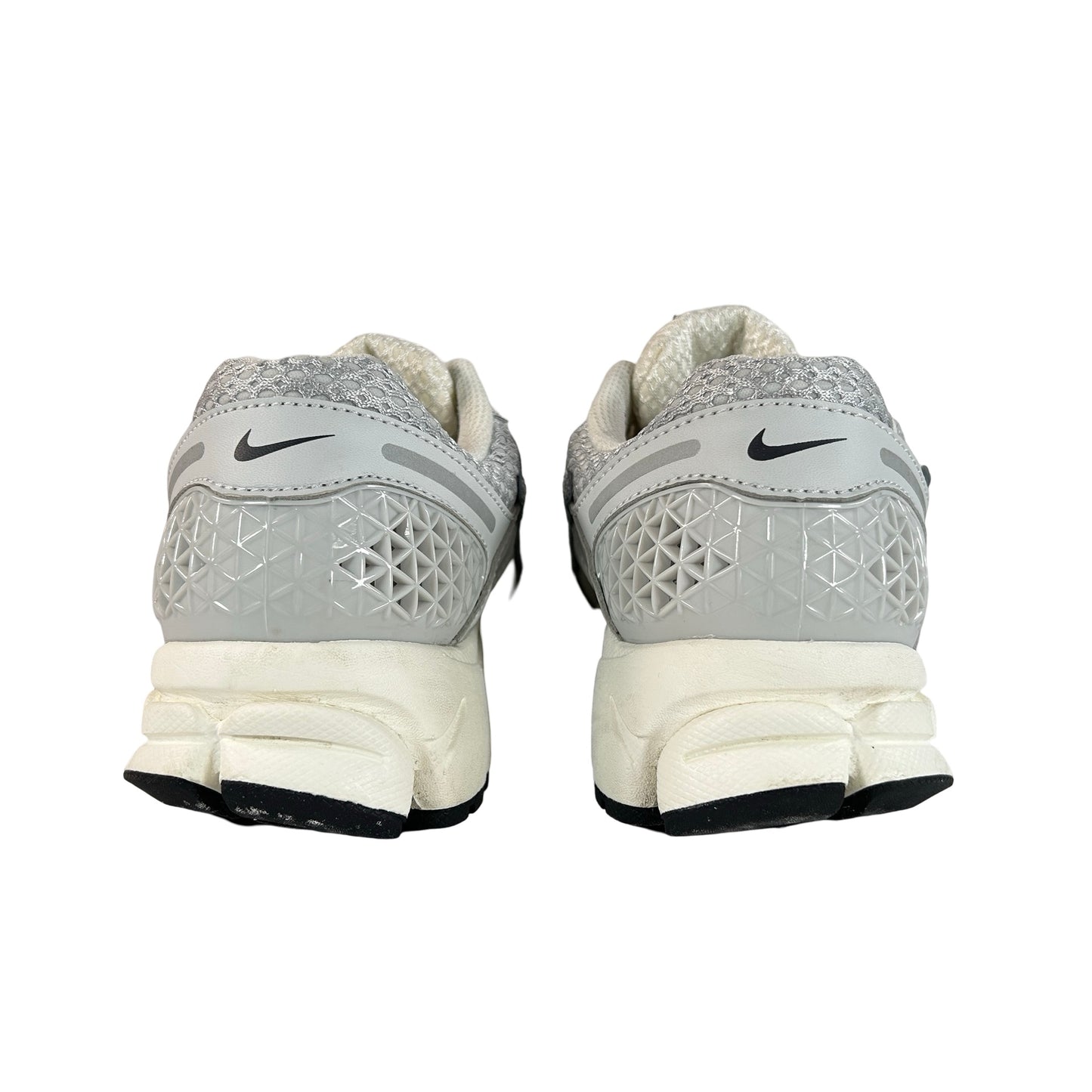 FD0884 025 Nike Zoom Vomero 5 Photon Dust Metallic Silver W [USED] - 7 W (Used)
