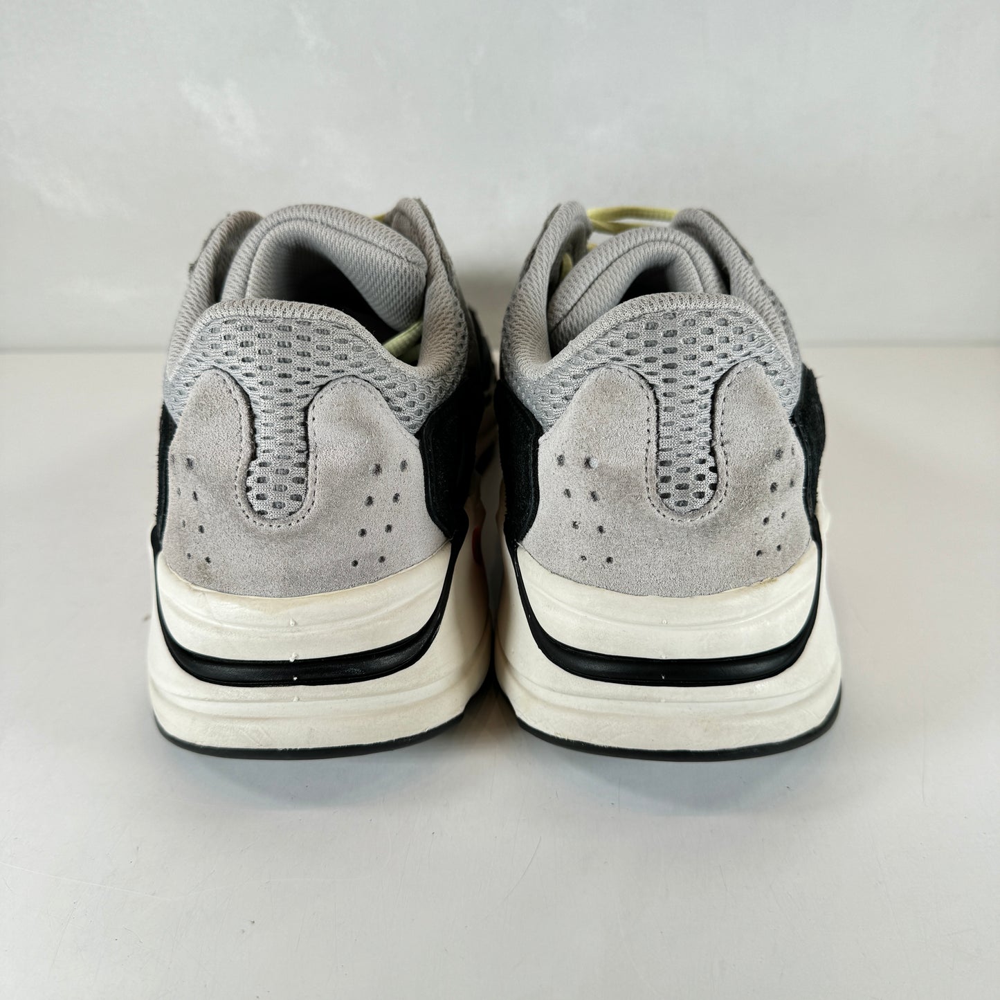 B75571 Yeezy 700 Wave Runner [USED] - 10.5 M (Used)