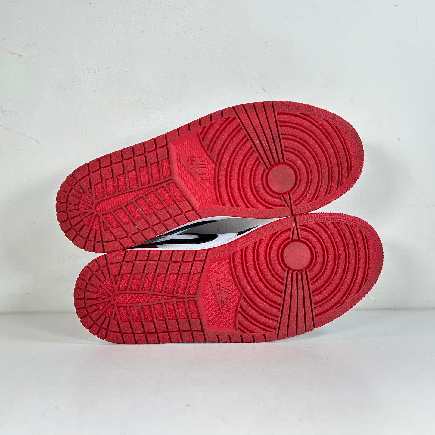 553558 612 Jordan 1 Low Bred Toe [USED] - 8.5 M (Used)