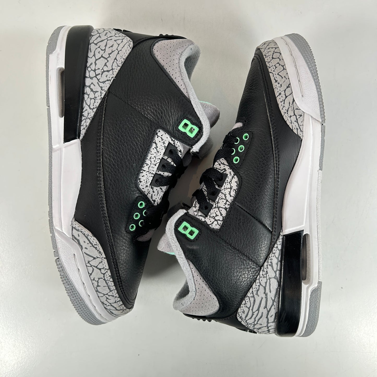 DM0967 031 Jordan 3 Retro Green Glow (GS) [USED] - 7 Y (Used)