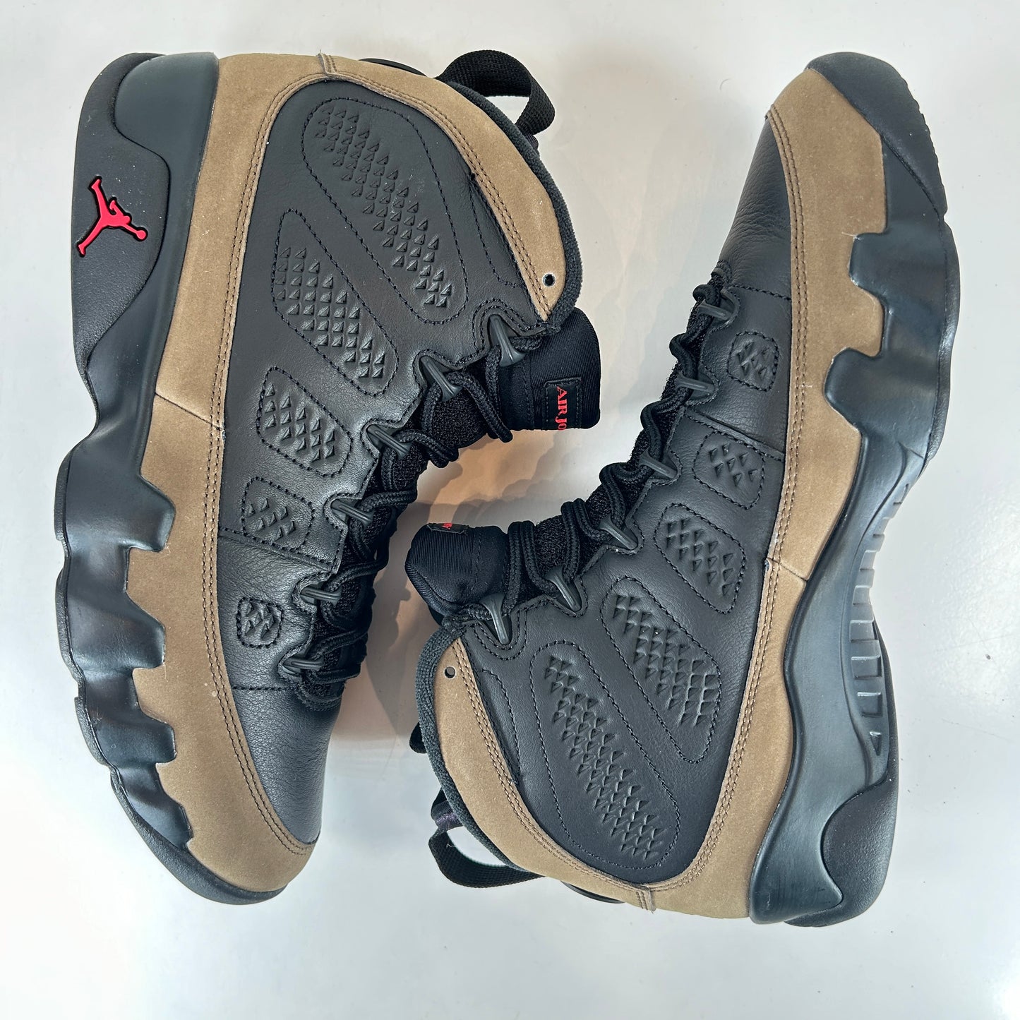 HV4794 030 Air Jordan 9 Retro Olive (2024) [USED] - 9 M (VNDS)