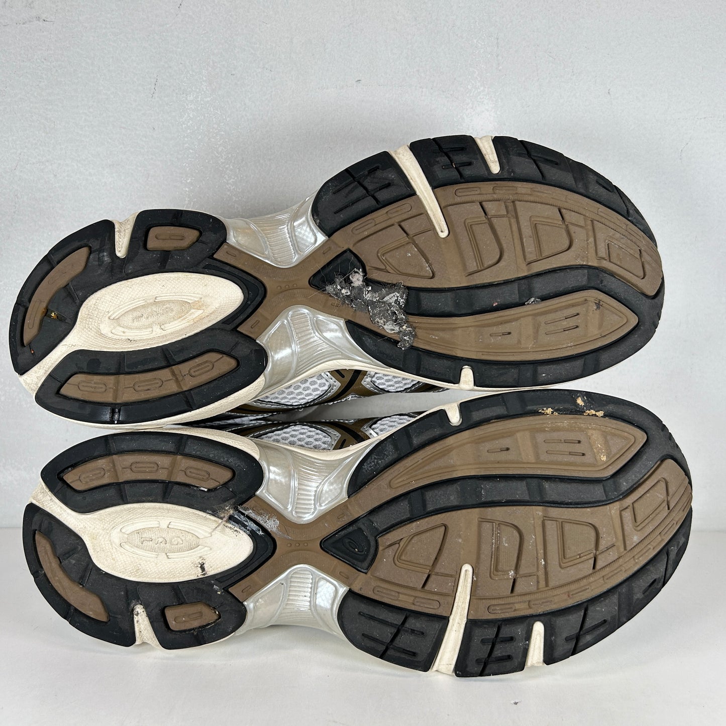 1201A256 113 ASICS Gel-1130 White Clay Canyon [USED] - 9 M (Used)