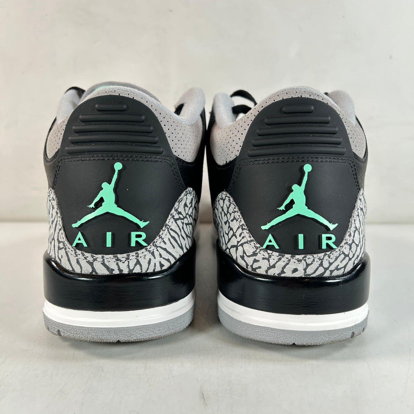 CT8532 031 Jordan 3 Retro Green Glow [USED] - 13 M (Used)