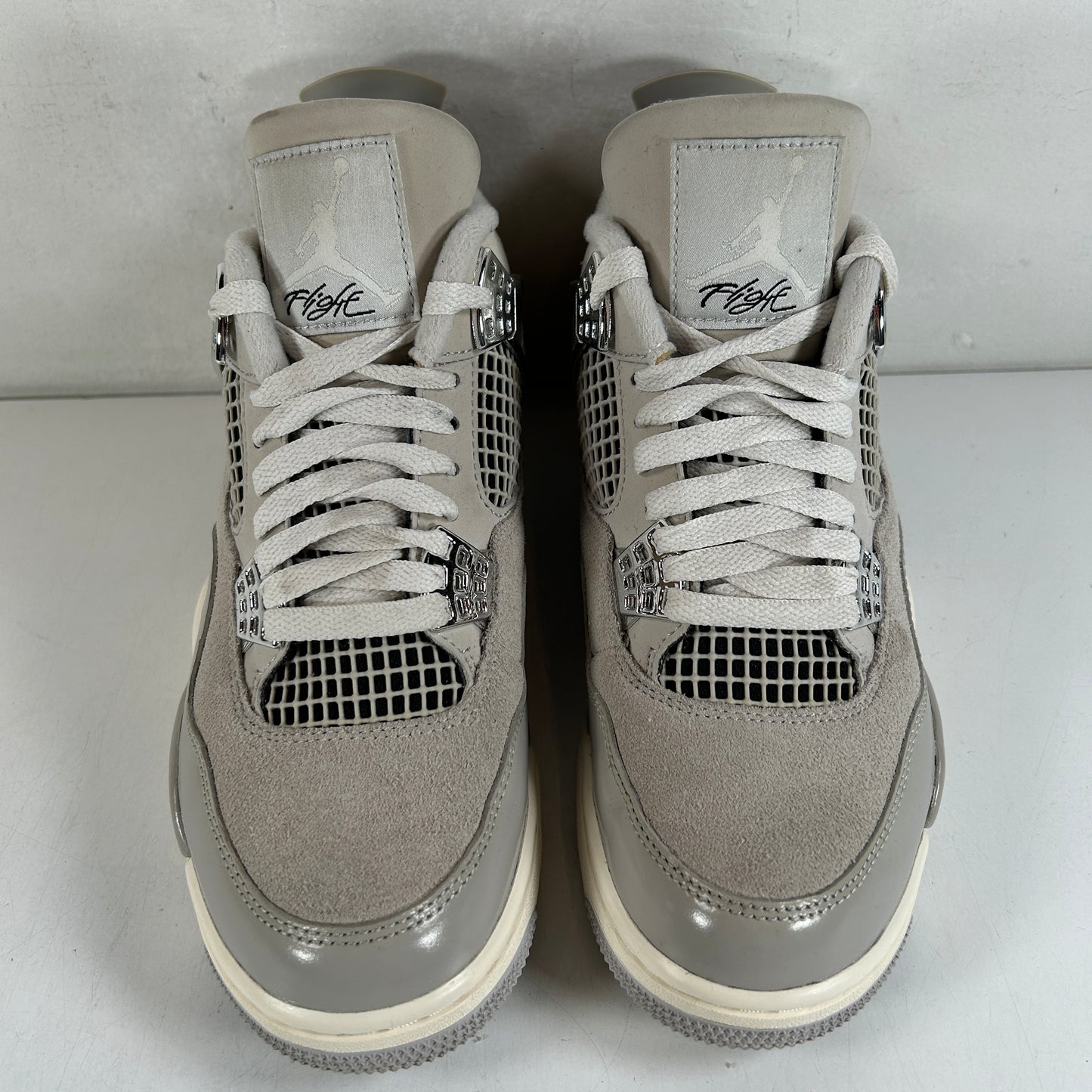 AQ9129 001 Jordan 4 Retro Momentos congelados