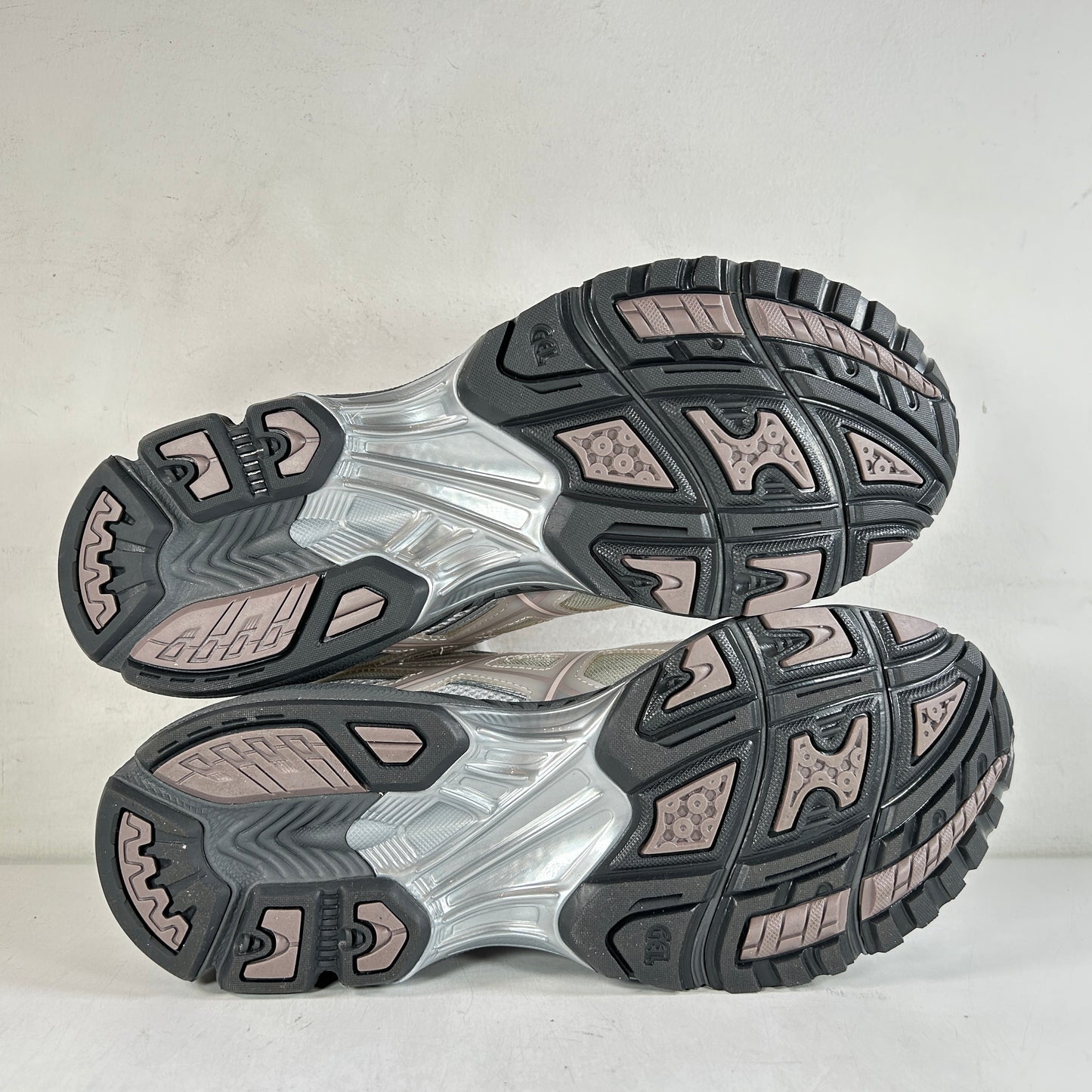 1203A723 100 ASICS Gel-Nimbus 10.1 Kith White Morganite [USED] - 11.5 M (VNDS)