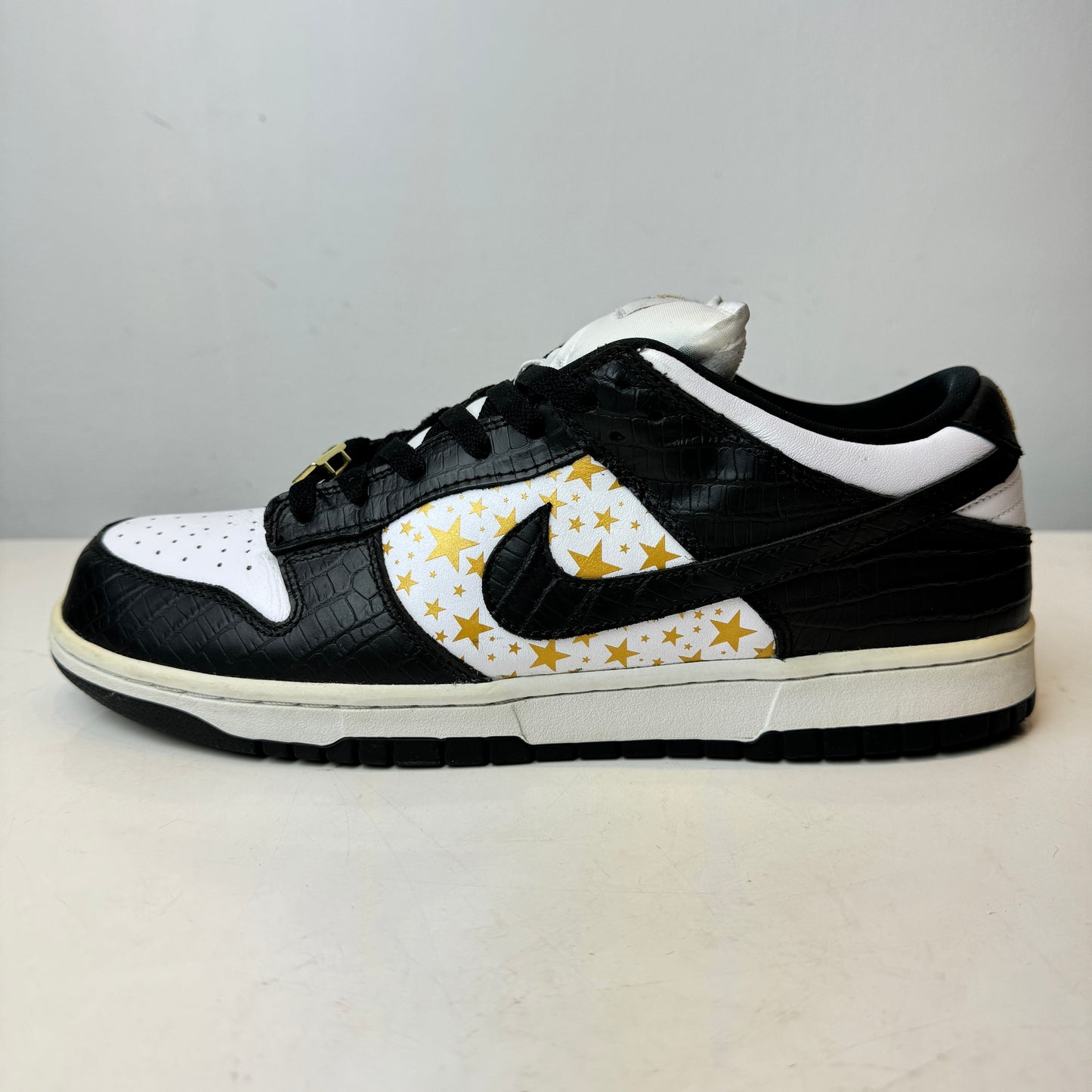 DH3228 102 Dunk SB Low Supreme Black [USED] - 10.5 M (Used)