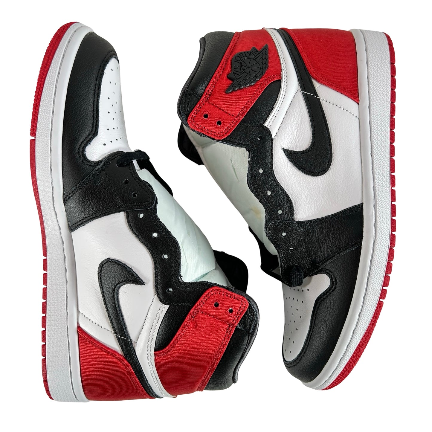 CD0461 016 AJ1 Satin Black Toe [CONDITIONAL] - 9.5 W (Stained Tongue)