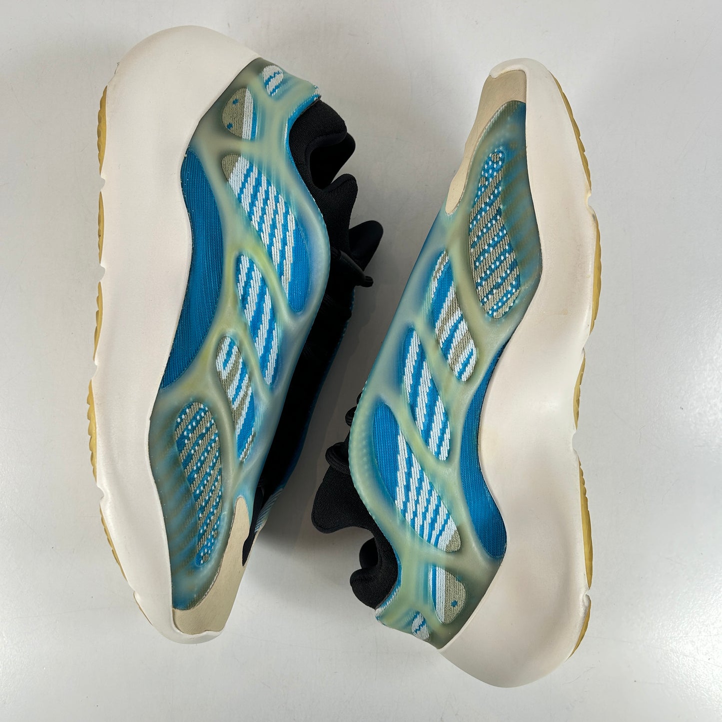 G54850 adidas Yeezy 700 V3 Arzareth [USED] - 10.5 M (Used)