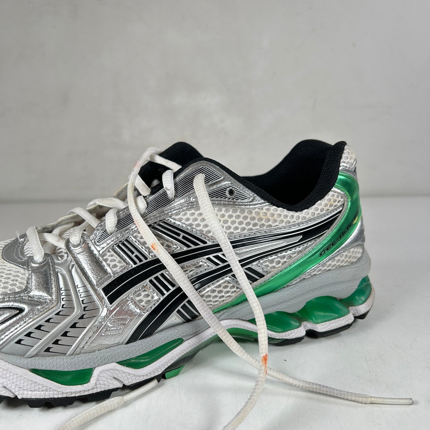 1201A019 110 ASICS Gel-Kayano 14 White Malachite Green [USED] - 9 M (Used) (No Box)