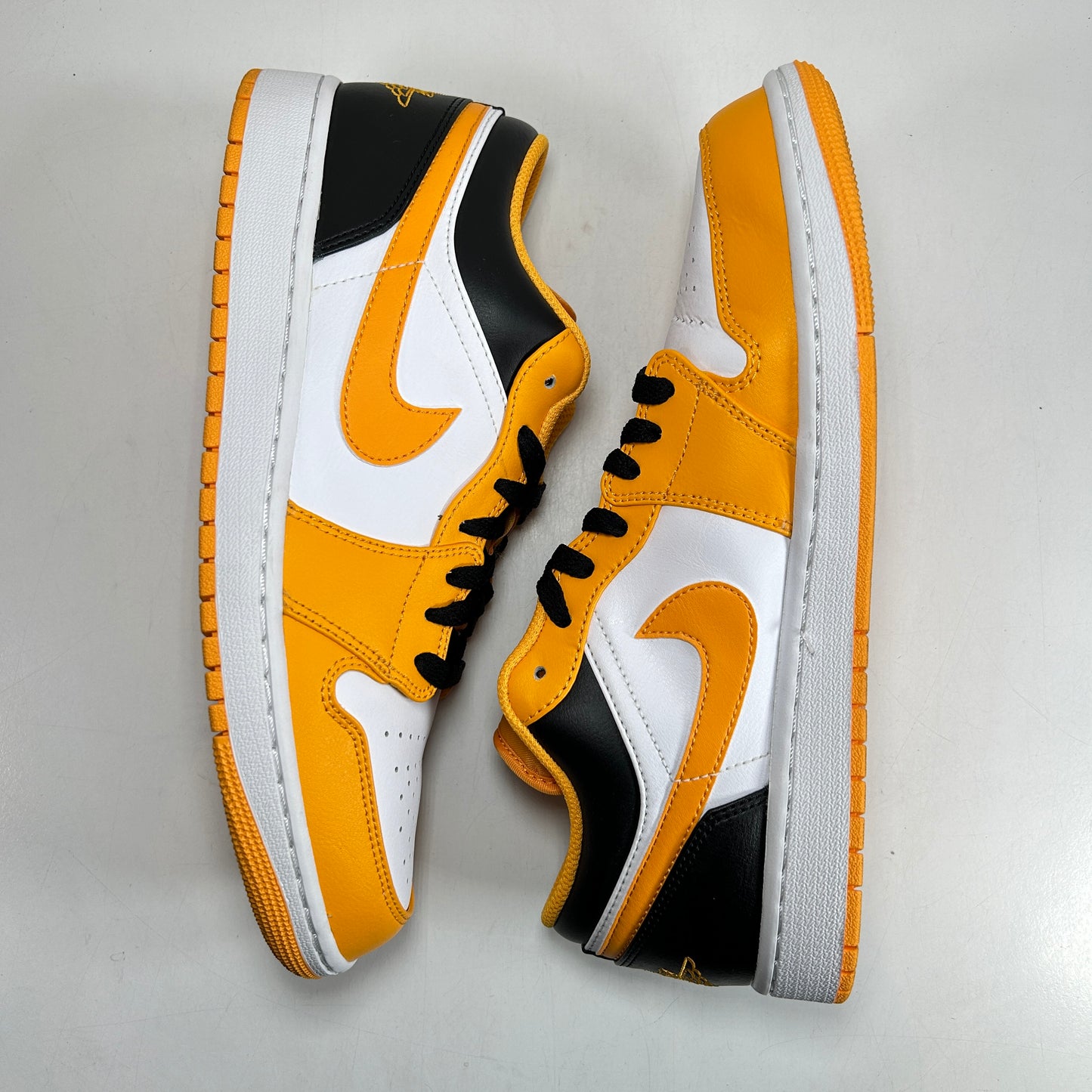 553558 701 Jordan 1 Low Taxi [USED] - 10 M (Used)