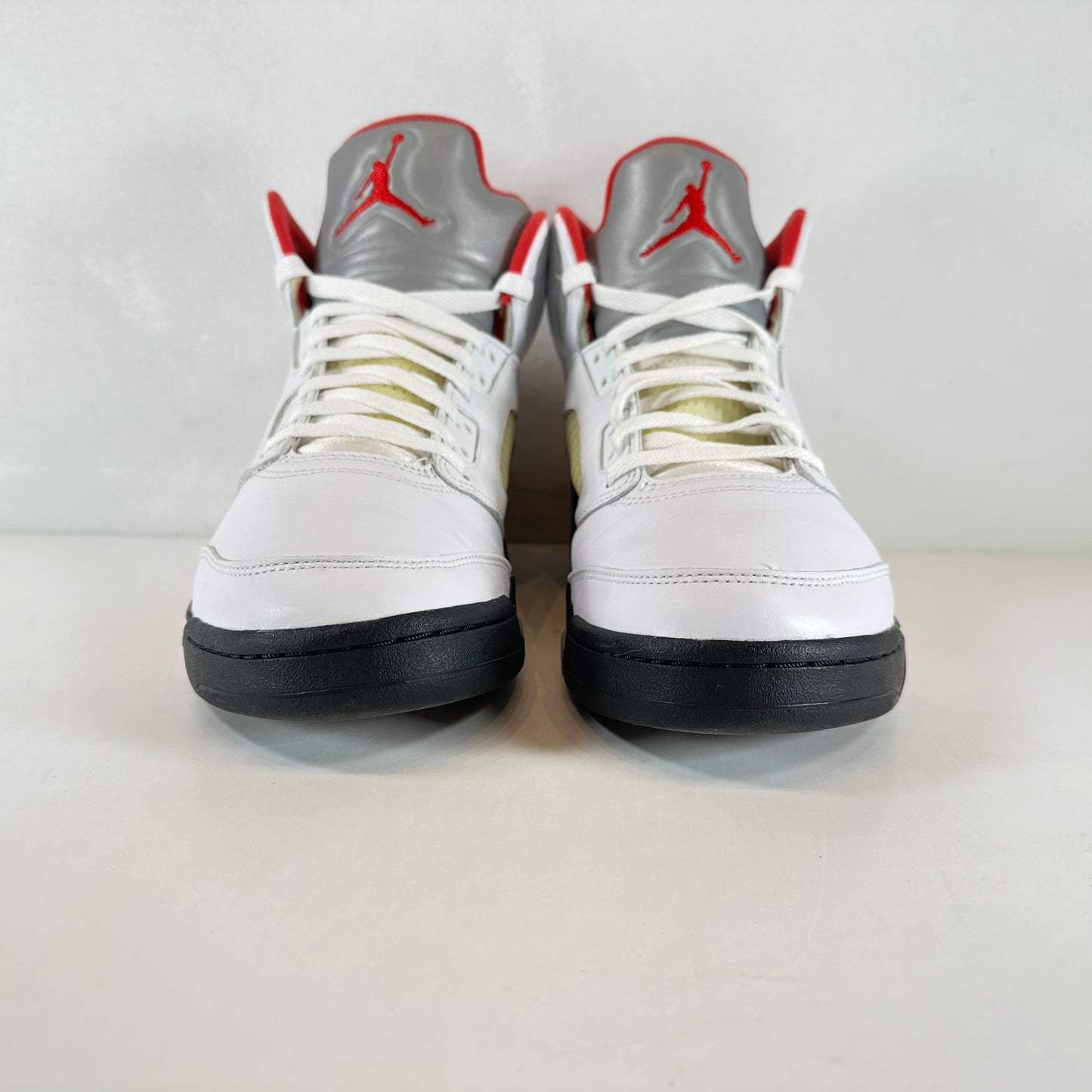 DA1911 102 Jordan 5 Fire Red [USED] - 9 M (Used) (No Box)