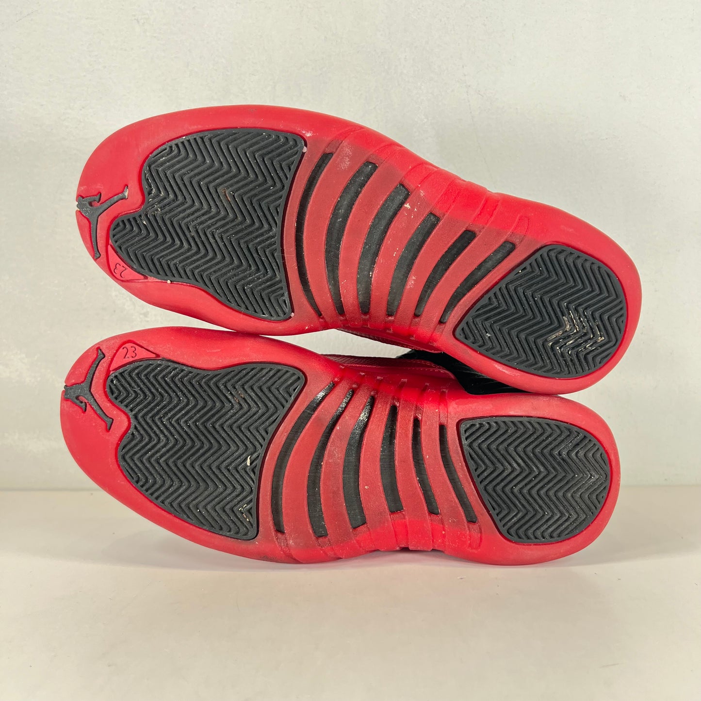 130690 002 Jordan 12 Retro Flu Game (2016) [USED] - 7.5 M (Used)