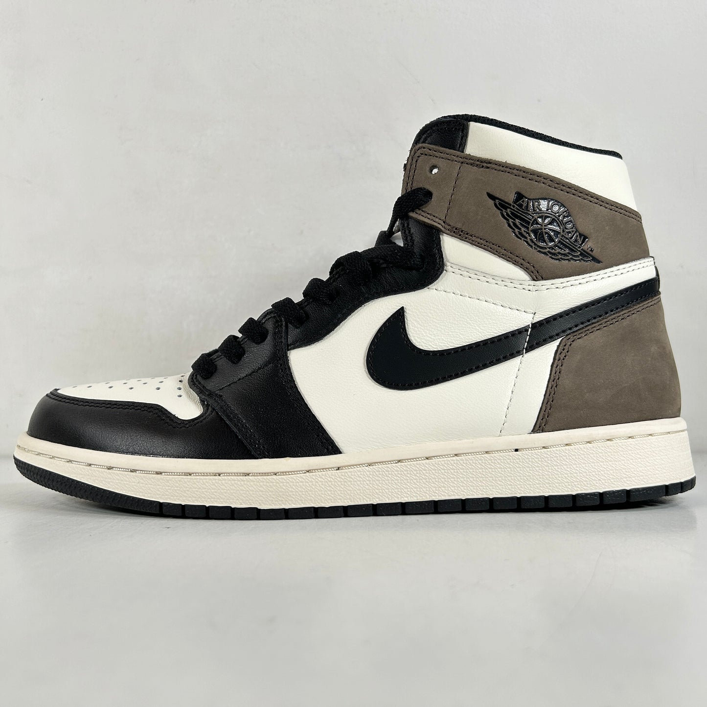 555088 105 Jordan 1 Mocha [USED] - 10 M (VNDS)