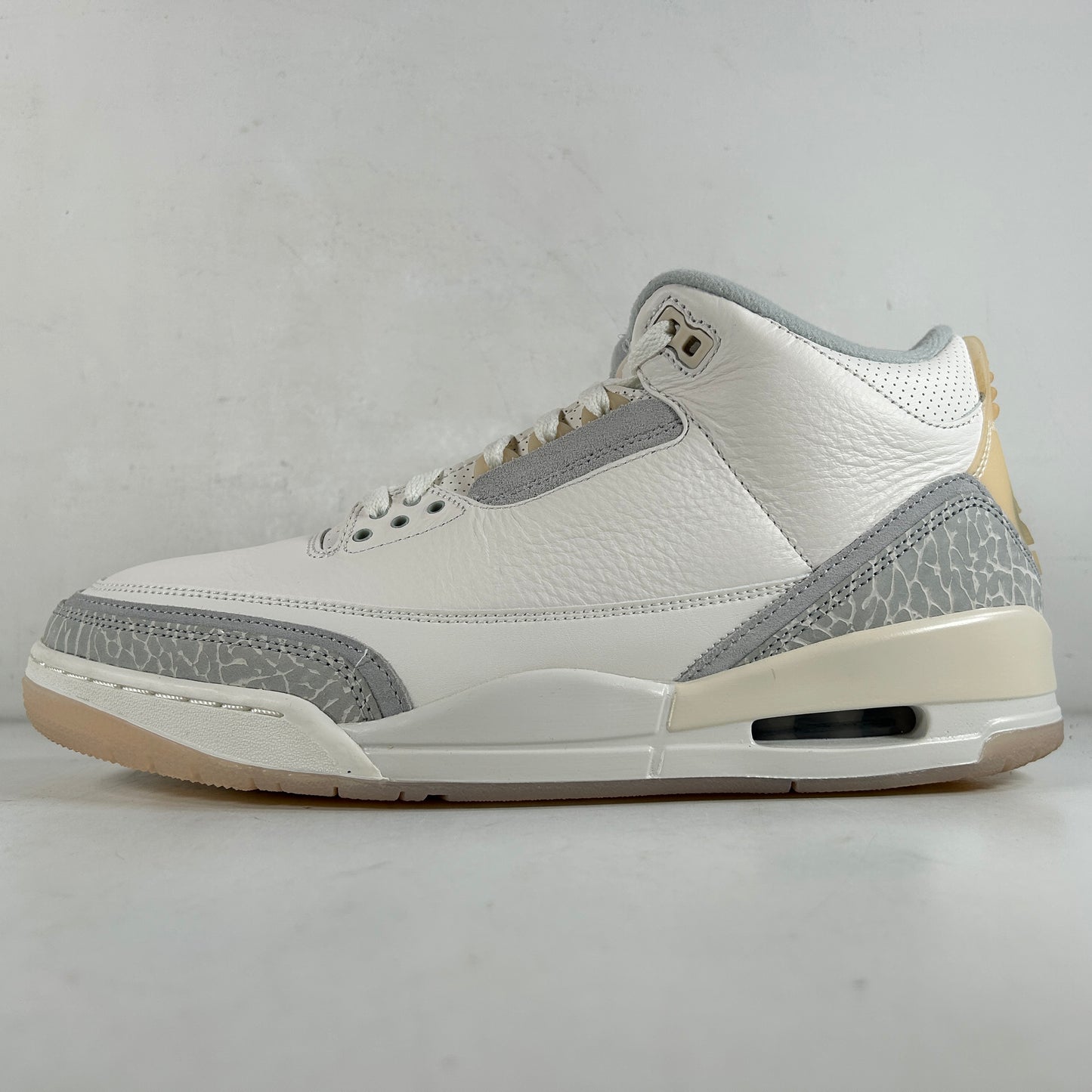 FJ9479 100 Jordan 3 Retro Craft Ivory [USED] - 12 M (Used)